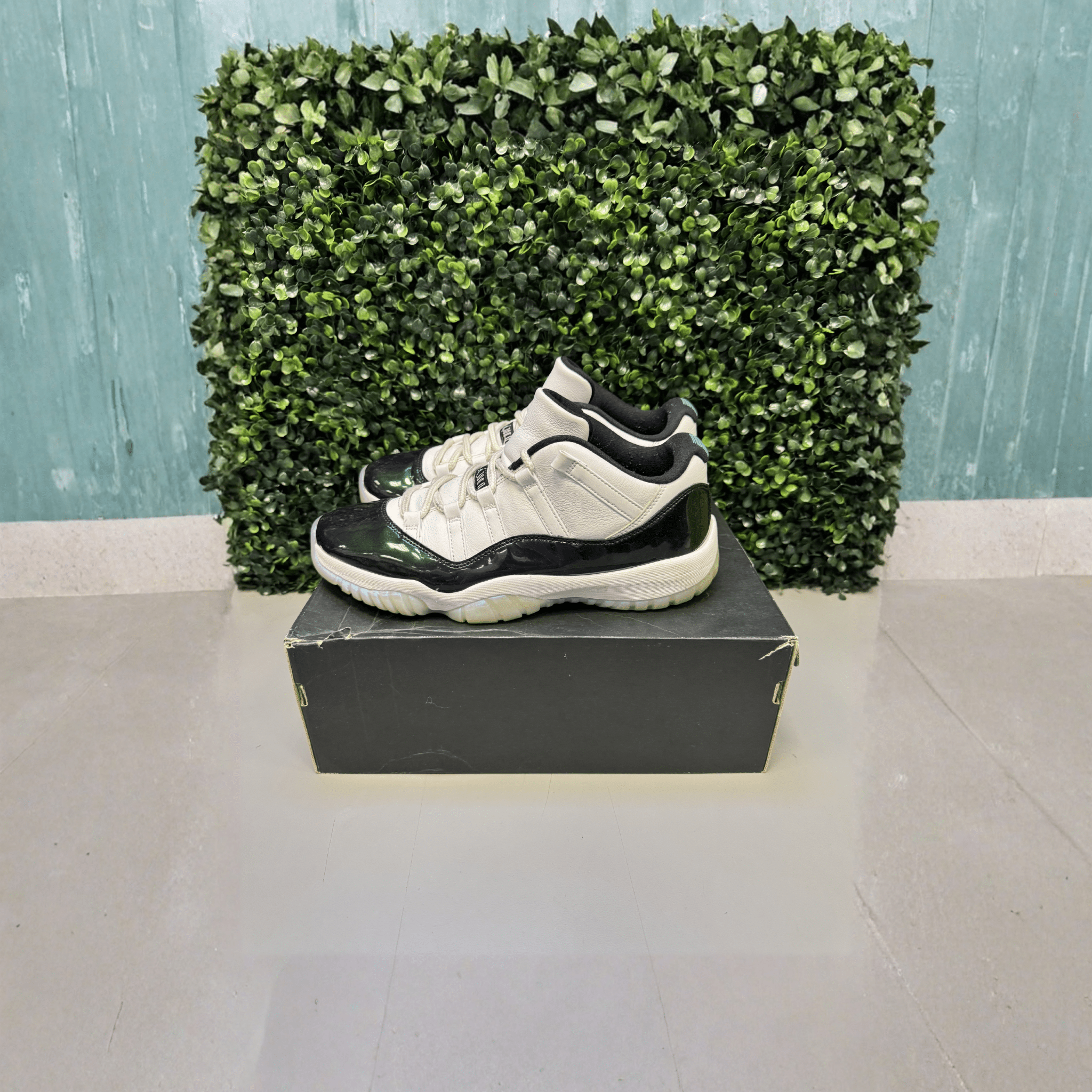 Jordan 11 Low "Iridescent" Size 11 Preowned - Hype World