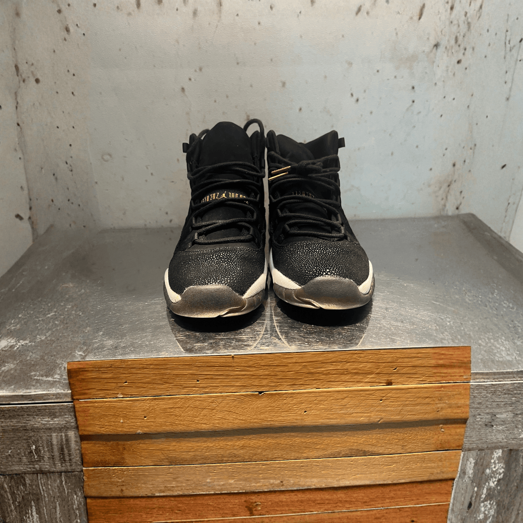 Jordan 11 Retro "Heiress Black Stingray" Size 6 Preowned - Hype World