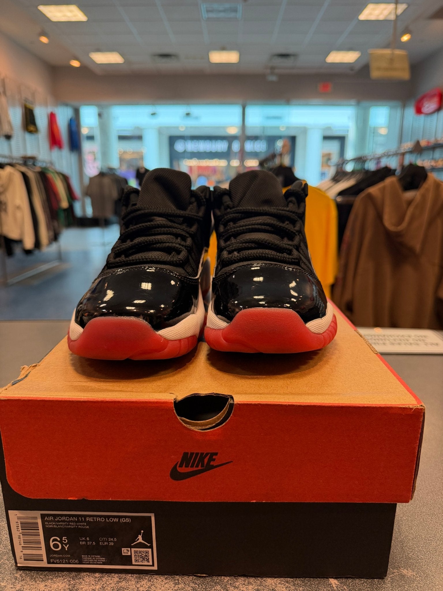 Jordan 11 Retro Low Bred Size 6.5Y GS Preowned - Hype World