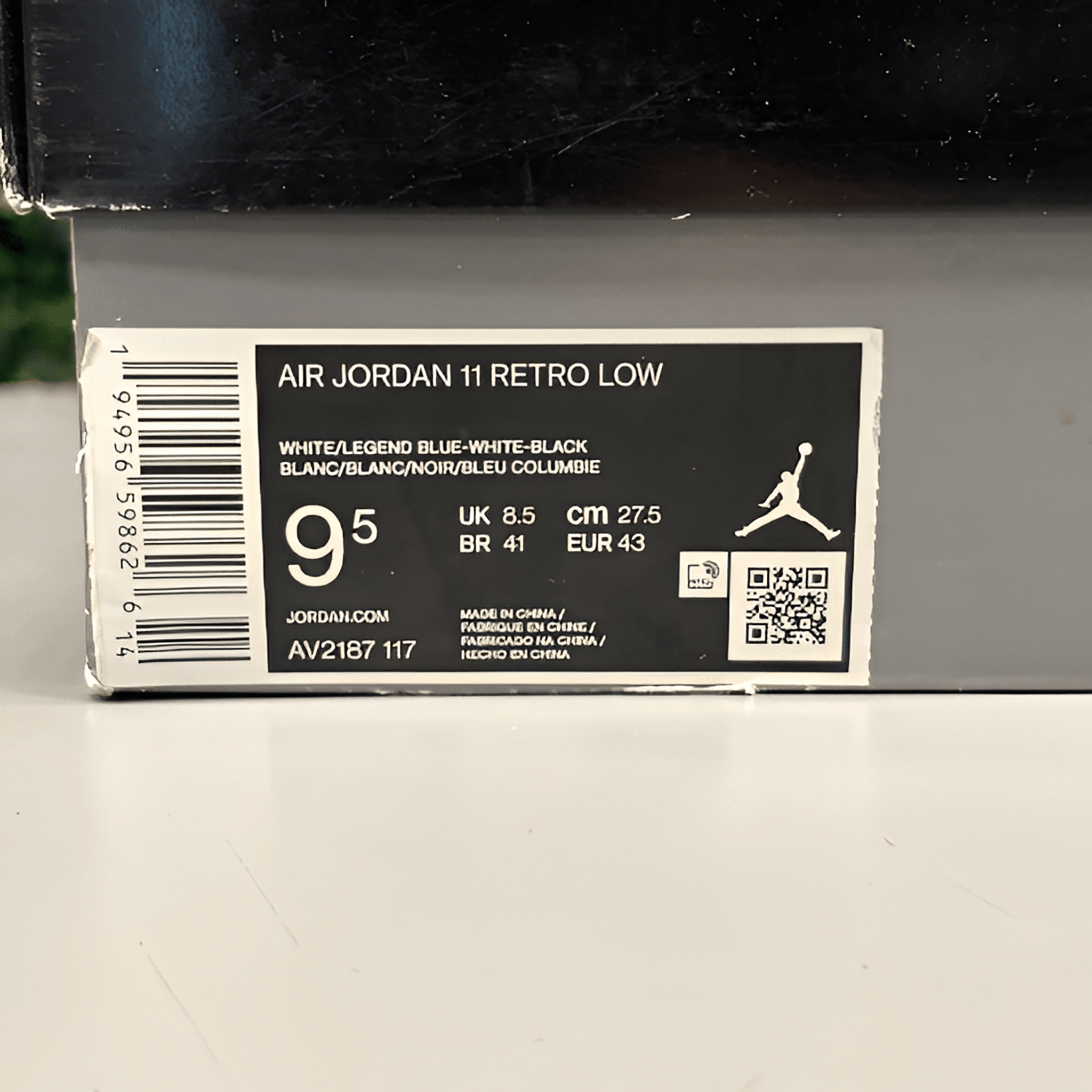 Jordan 11 Retro Low "Legend Blue" Size 9.5 Preowned - Hype World
