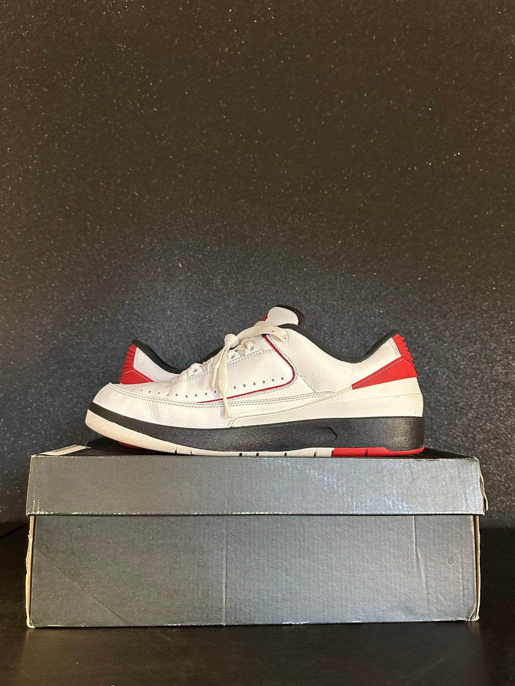 Jordan 2 Low Chicago Size 10.5 Pre Owned - Hype World