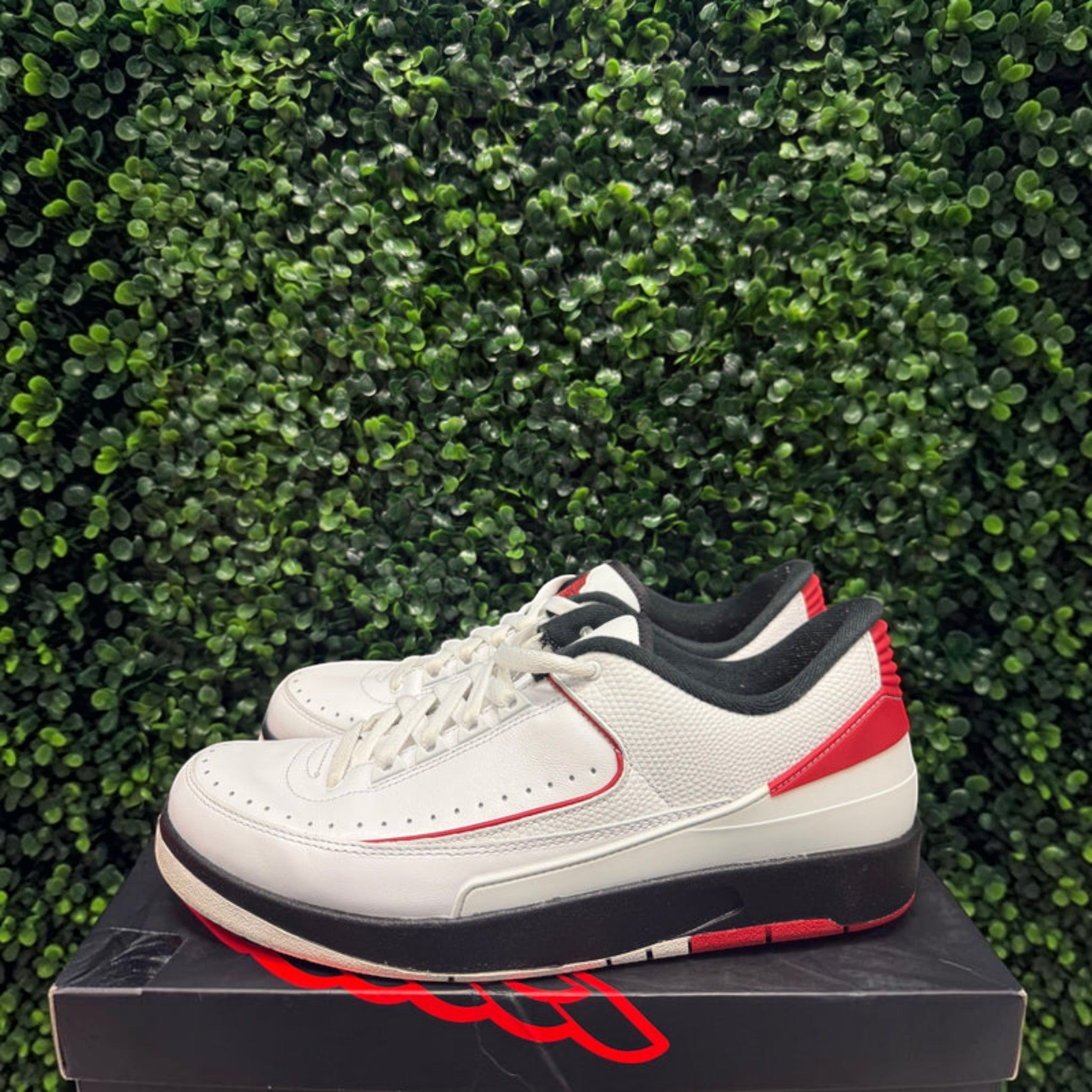 Jordan 2 Retro Low "Chicago" Size 11.5 Preowned - Hype World