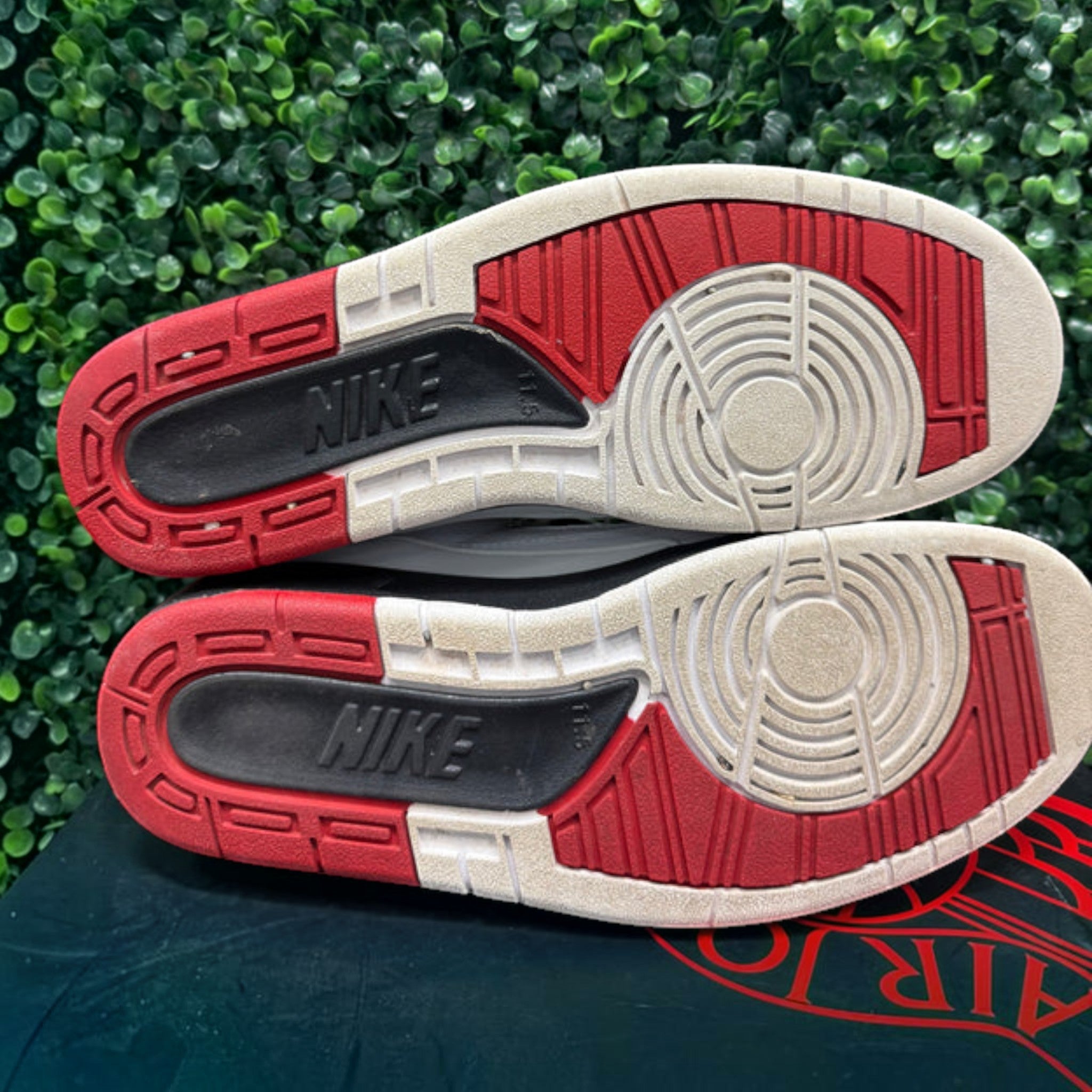 Jordan 2 Retro Low "Chicago" Size 11.5 Preowned - Hype World