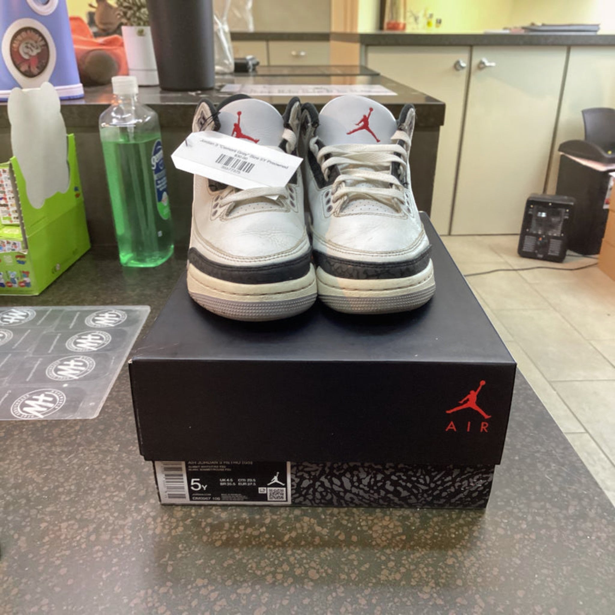 Jordan 3 “Cement Grey” Size 5Y Preowned - Hype World