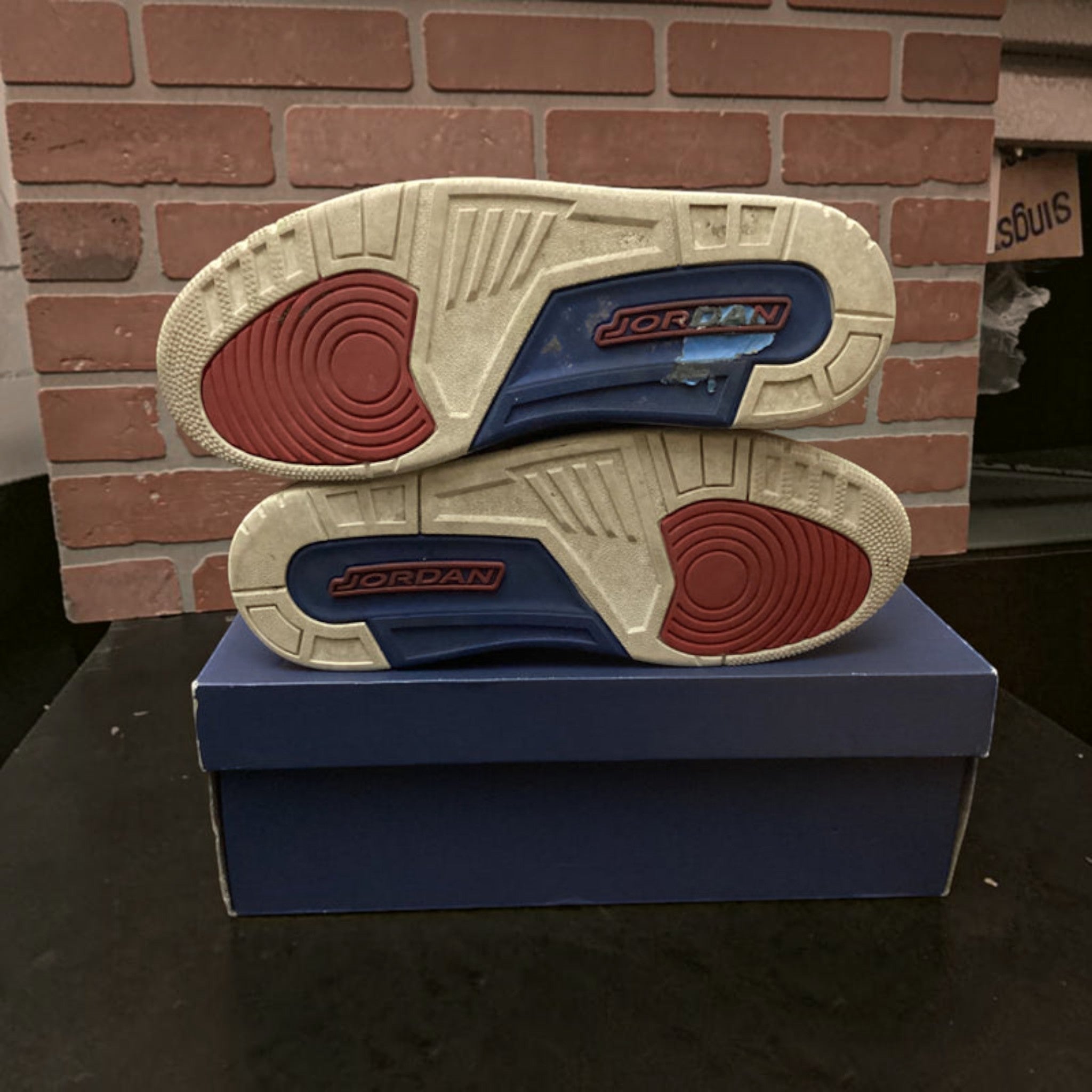 Jordan 3 “International Flight” Size 11 Preowned - Hype World
