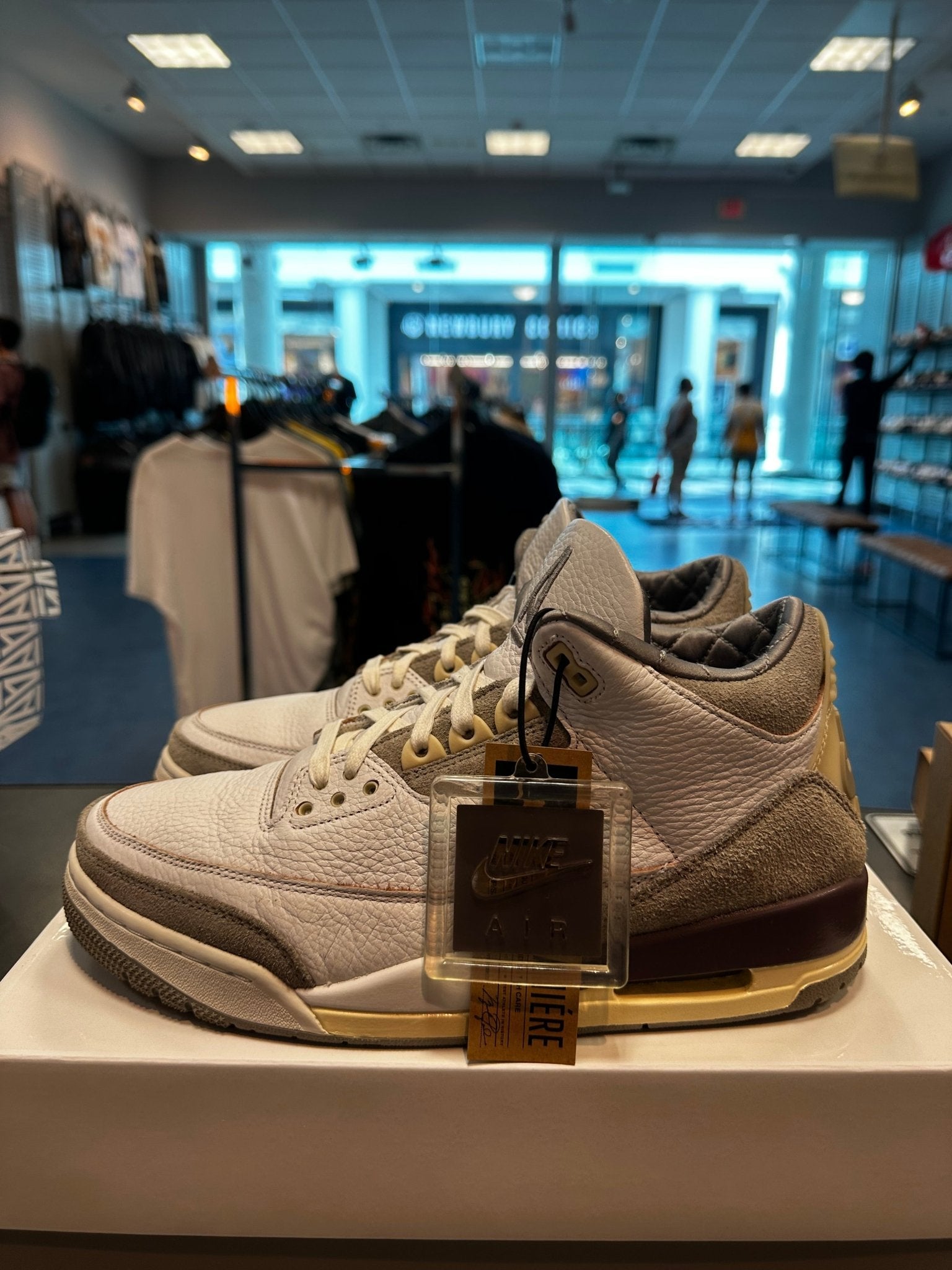 Jordan 3 Retro SP A Ma Maniére (Women's) Size 11W/ 9.5M - Hype World