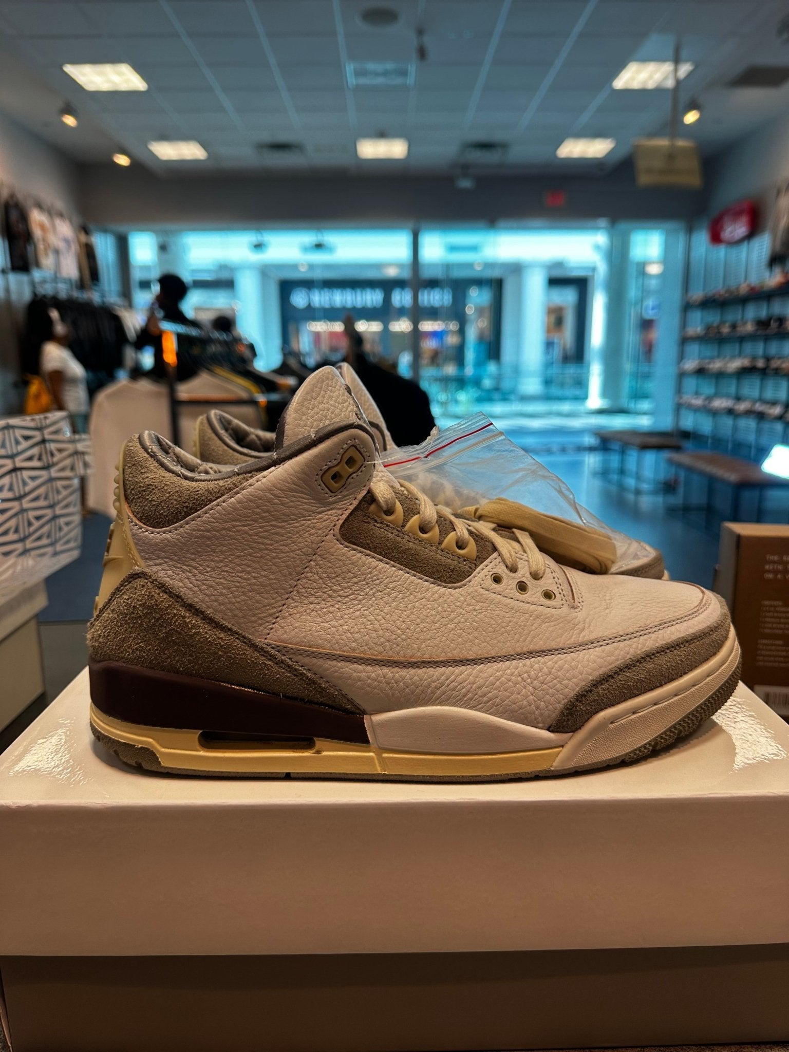 Jordan 3 Retro SP A Ma Maniére (Women's) Size 11W/ 9.5M - Hype World