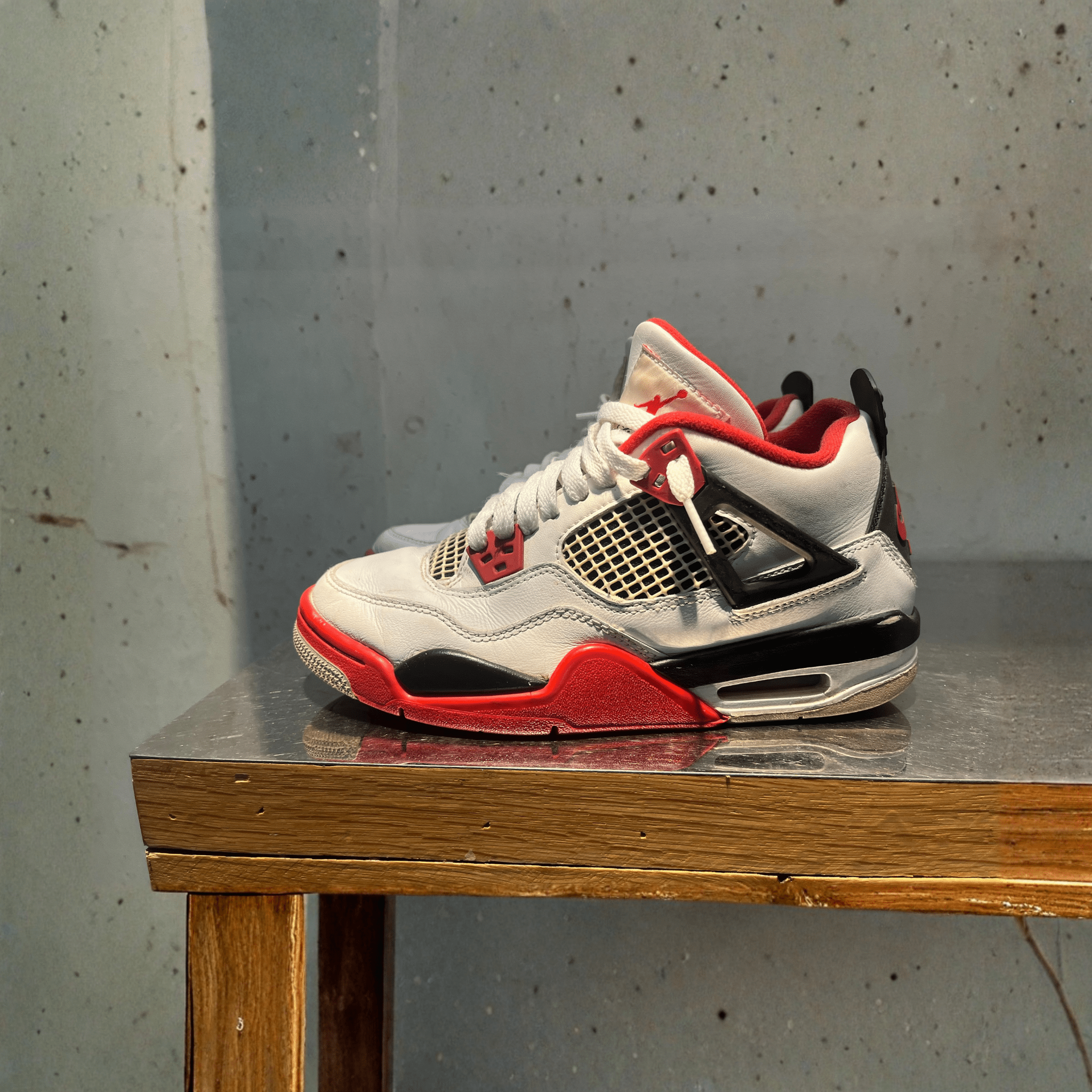 Jordan 4 "Fire Red" Size 5.5y Preowned - Hype World