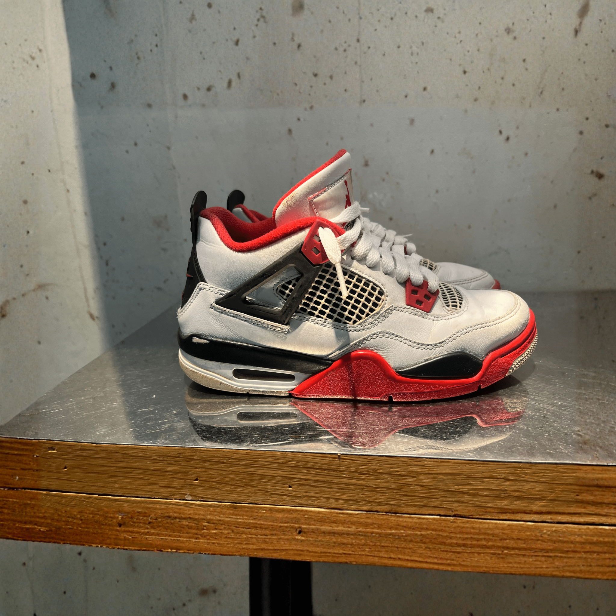 Jordan 4 "Fire Red" Size 5.5y Preowned - Hype World