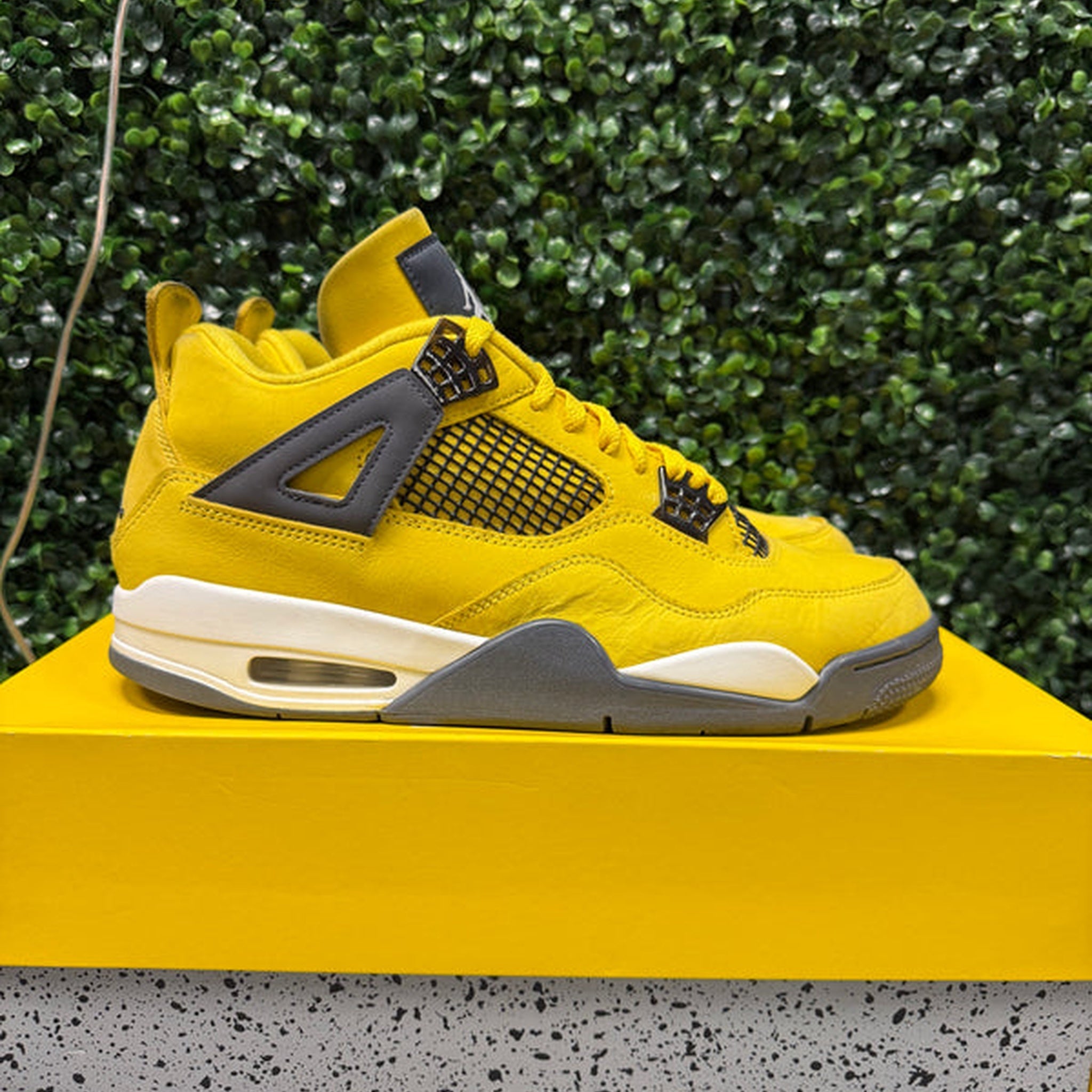 Jordan 4 "Lightning" Size 11.5 Preowned - Hype World
