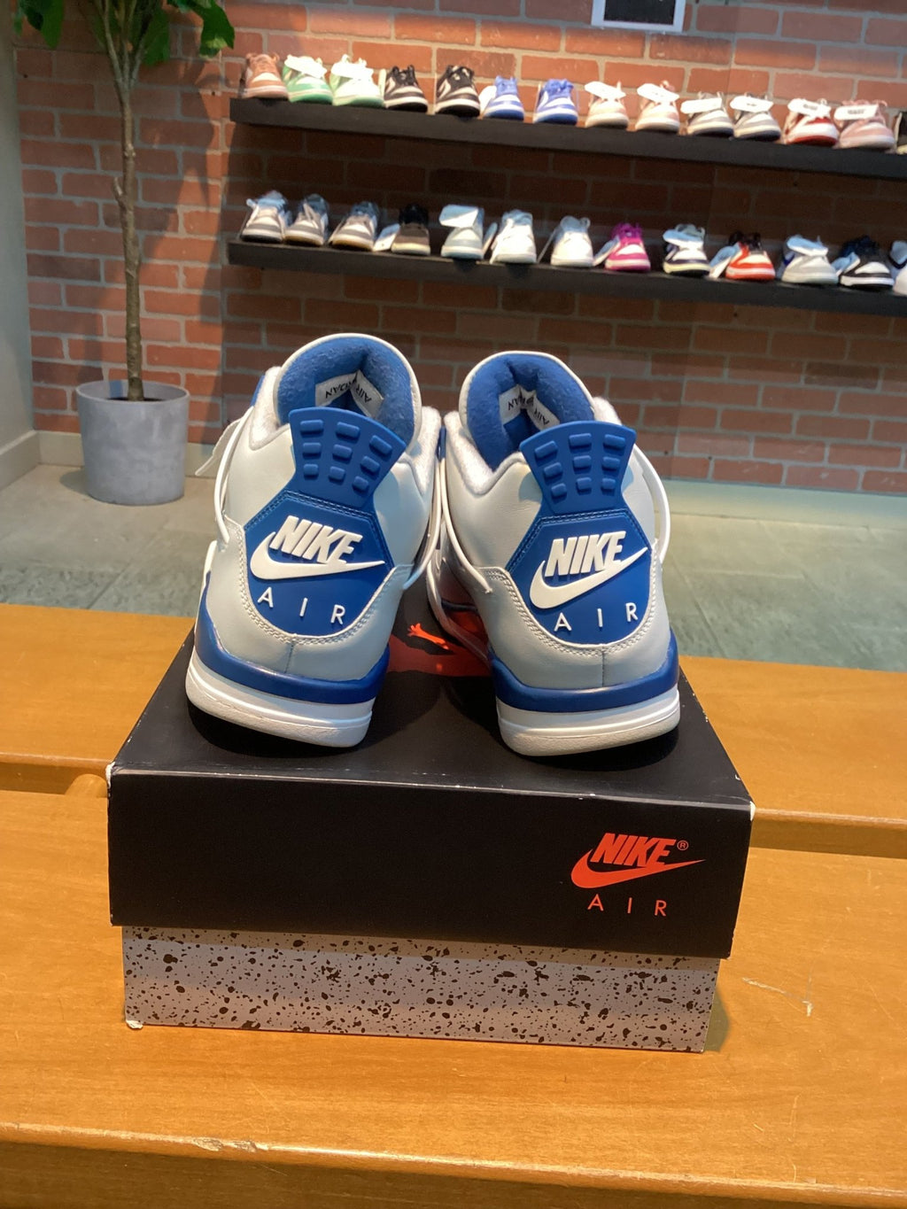 Jordan 4 “Military Blue” Size 10.5 Preowned with box - Hype World
