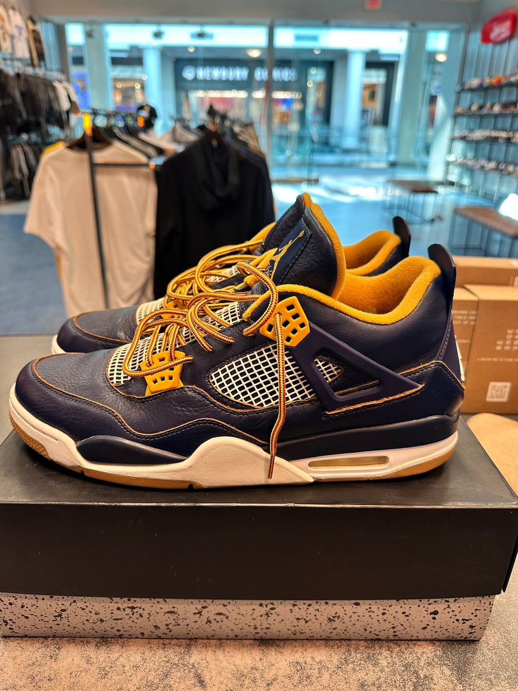 Jordan 4 Retro "Dunk From Above" Size 15 Preowned - Hype World