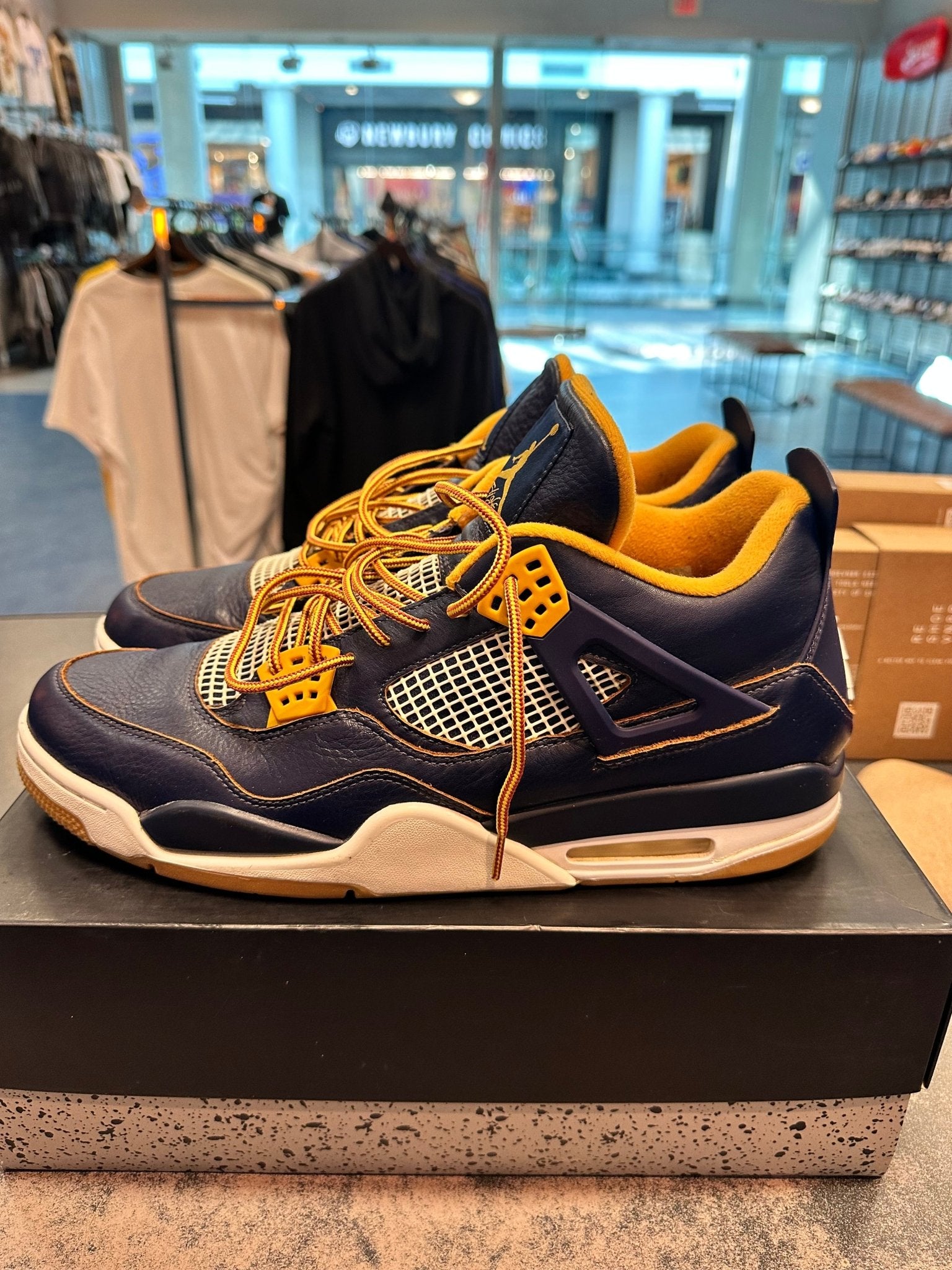 Jordan 4 Retro "Dunk From Above" Size 15 Preowned - Hype World