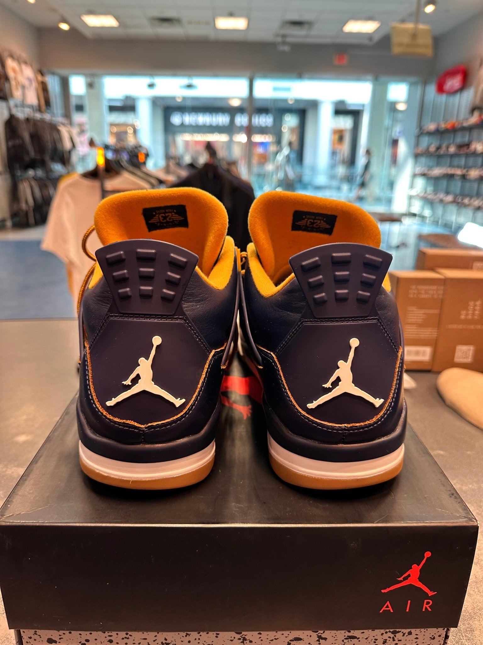 Jordan 4 Retro "Dunk From Above" Size 15 Preowned - Hype World