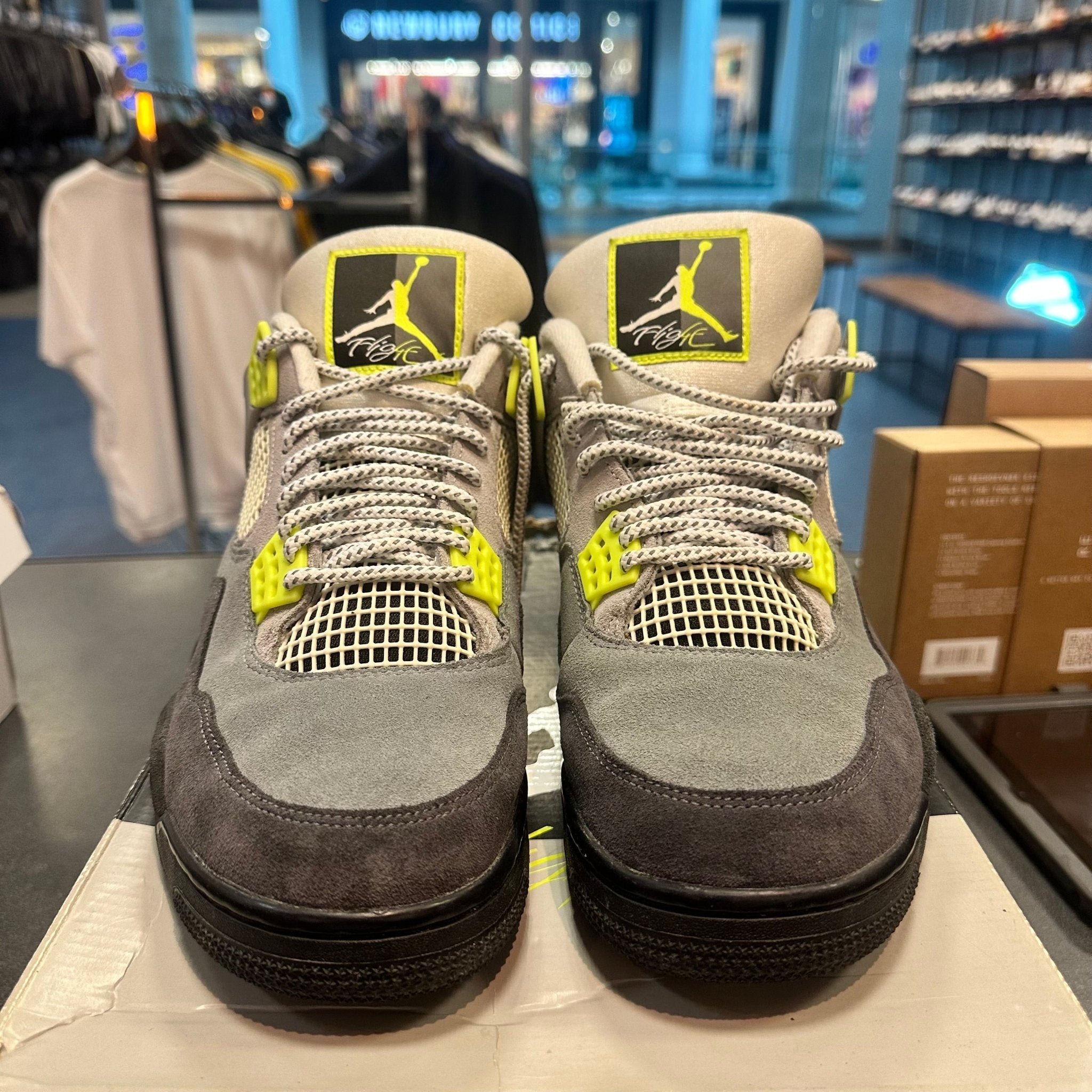 Jordan 4 Retro SE 95 "Neon" Size 11 Preowned - Hype World