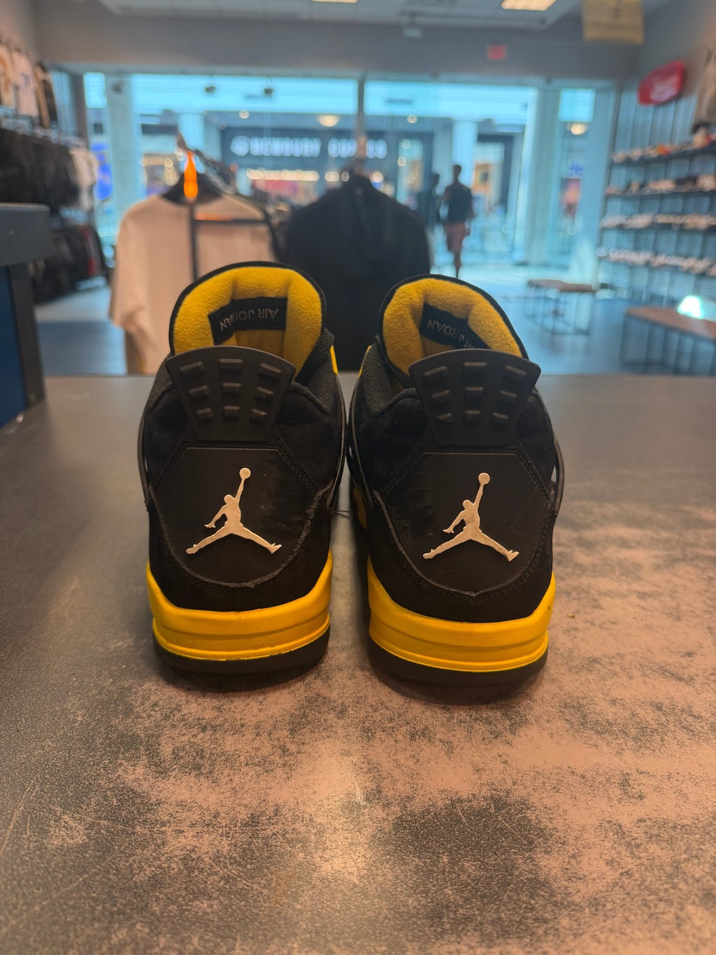 Jordan 4 Retro Thunder (2023) Size 11 PREOWNED NO BOX - Hype World