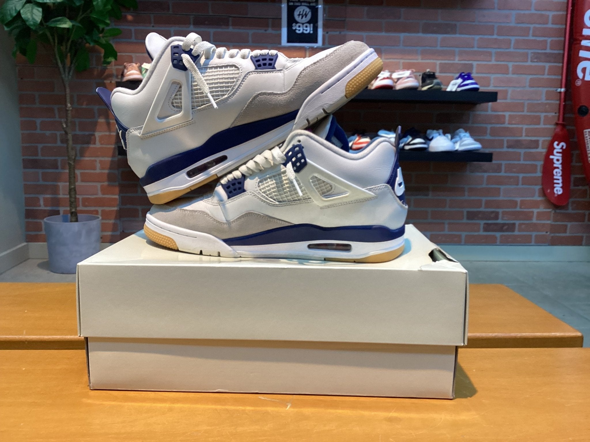 Jordan 4 SB “Navy” Size 10.5 Preowned - Hype World