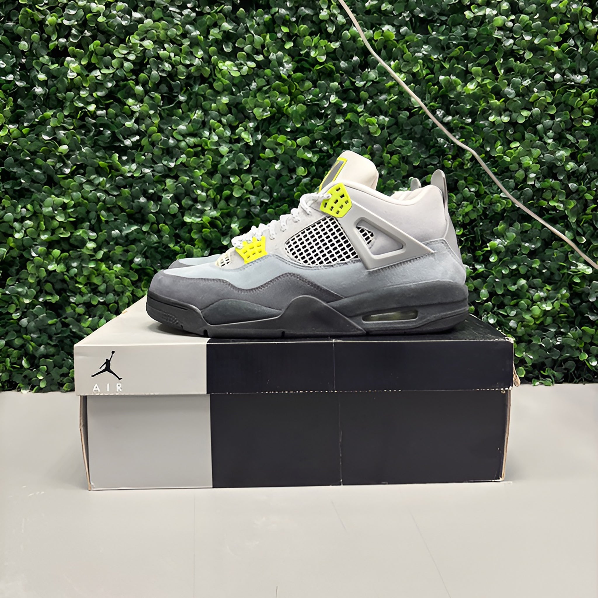 Jordan 4 "SE 95 Neon" Size 10 Preowned - Hype World