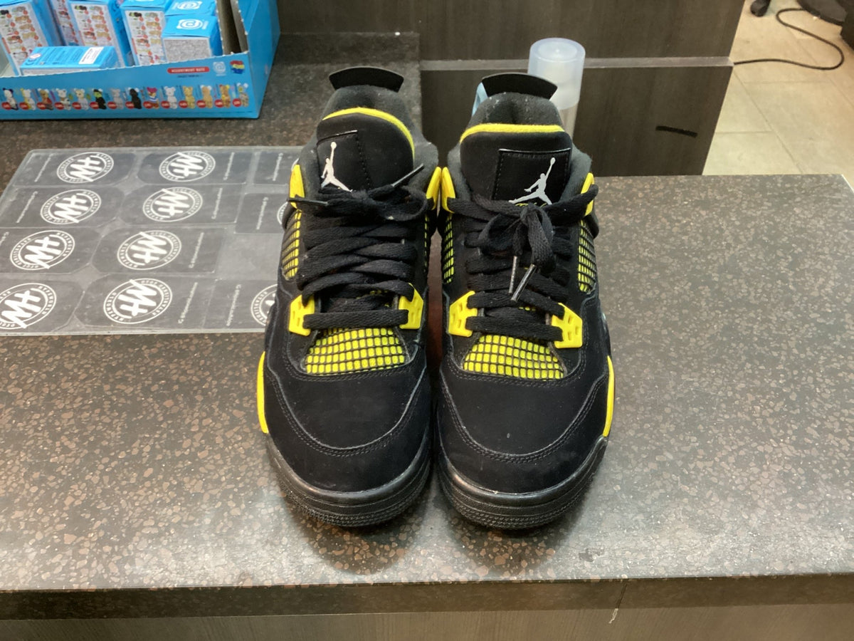 Jordan 4 “Thunder” Preowned Size 6Y No Box - Hype World