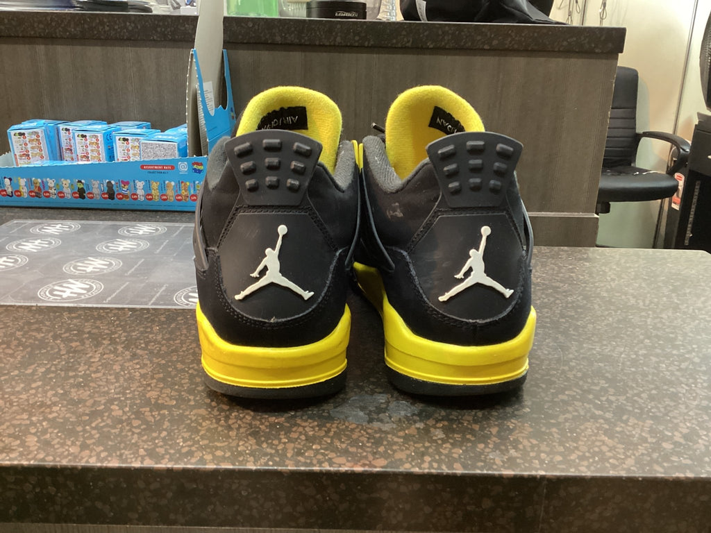 Jordan 4 “Thunder” Preowned Size 6Y No Box - Hype World