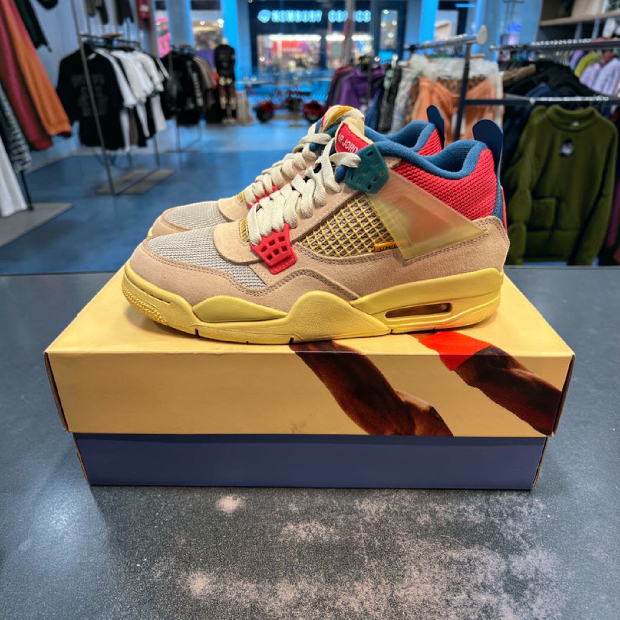 Jordan 4 "Union Guava ice" Size 8M Preowned - Hype World