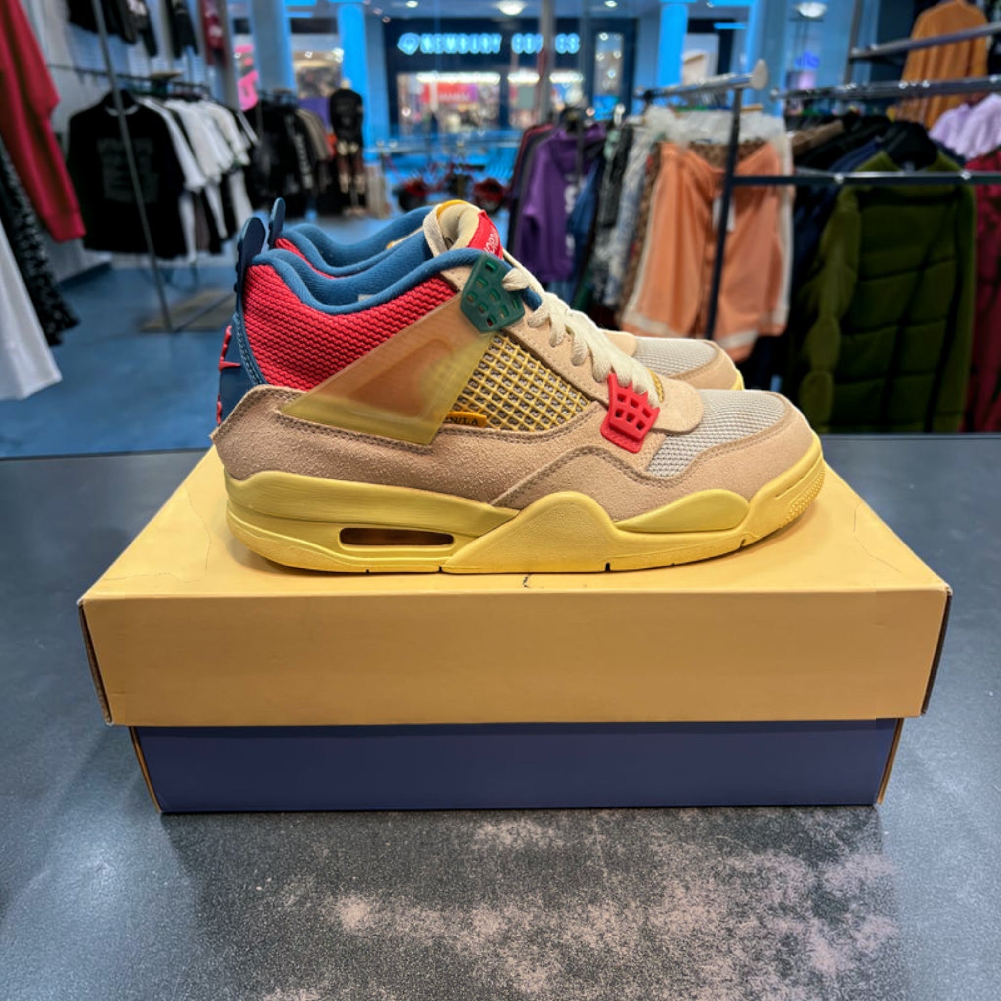 Jordan 4 "Union Guava ice" Size 8M Preowned - Hype World