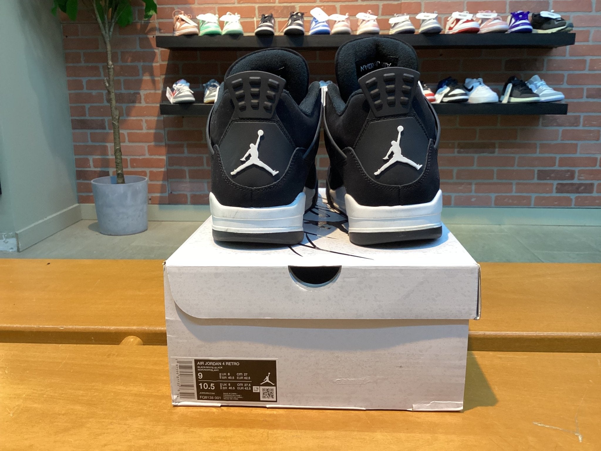 Jordan 4 White Thunder size 9 Preowned - Hype World