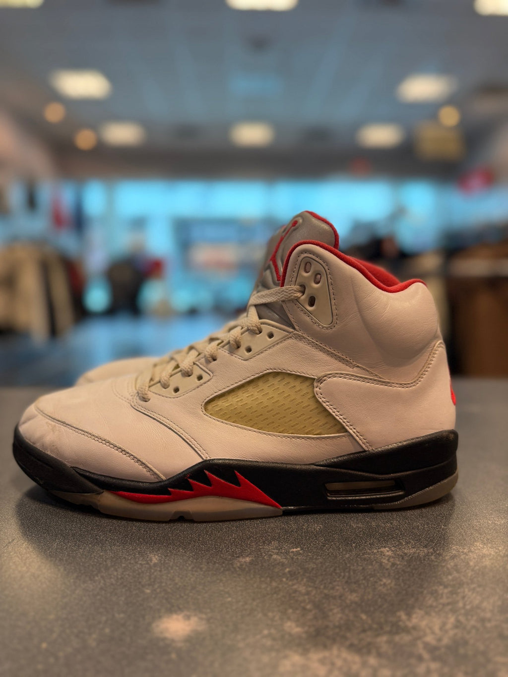 Jordan 5 Retro Fire Red Silver Tongue (2020) Size 10.5 Preowned (NO BOX) - Hype World