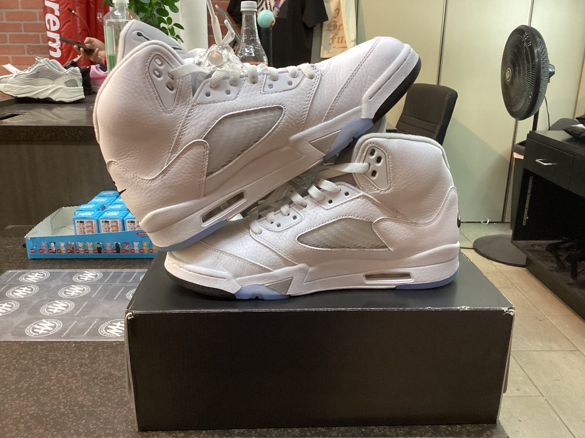 Jordan 5 “White Metallic” Preowned Size 10 - Hype World