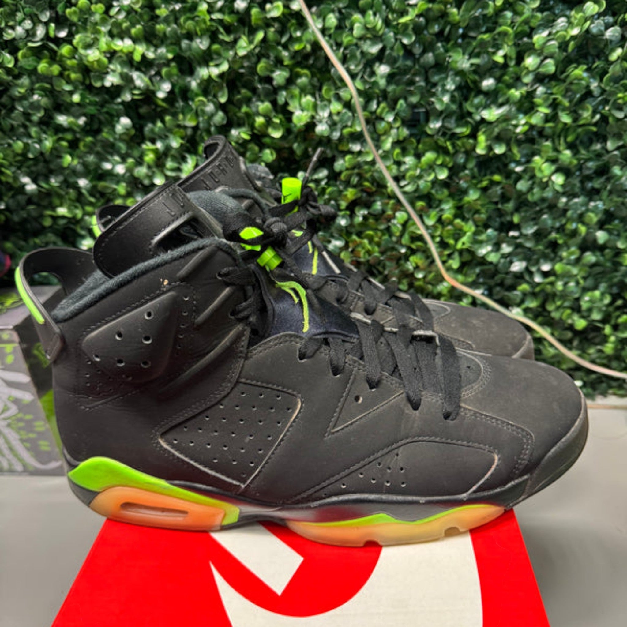 Jordan 6 "Electric Green" Size 11 Preowned - Hype World