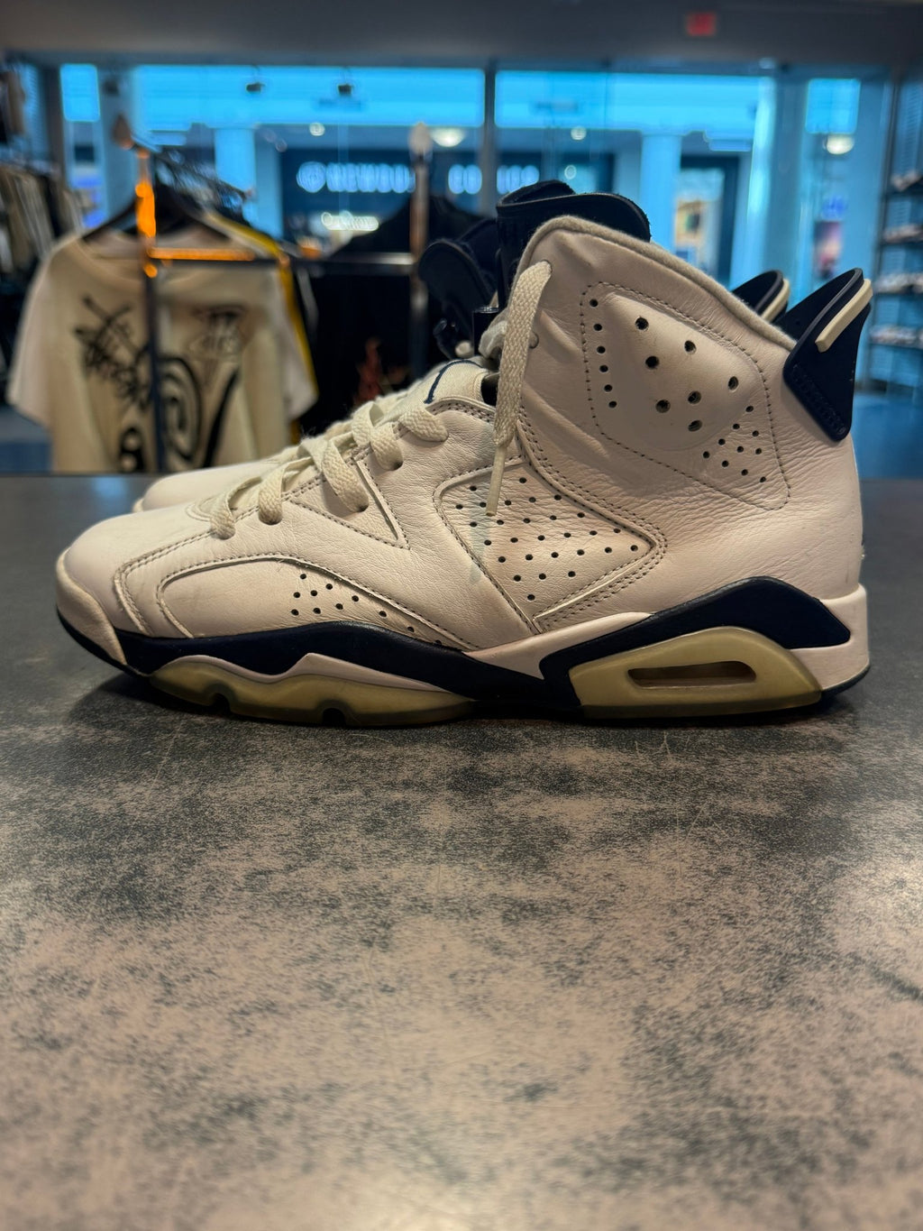 Jordan 6 "Midnight Navy" Size 8.5 Preowned - Hype World