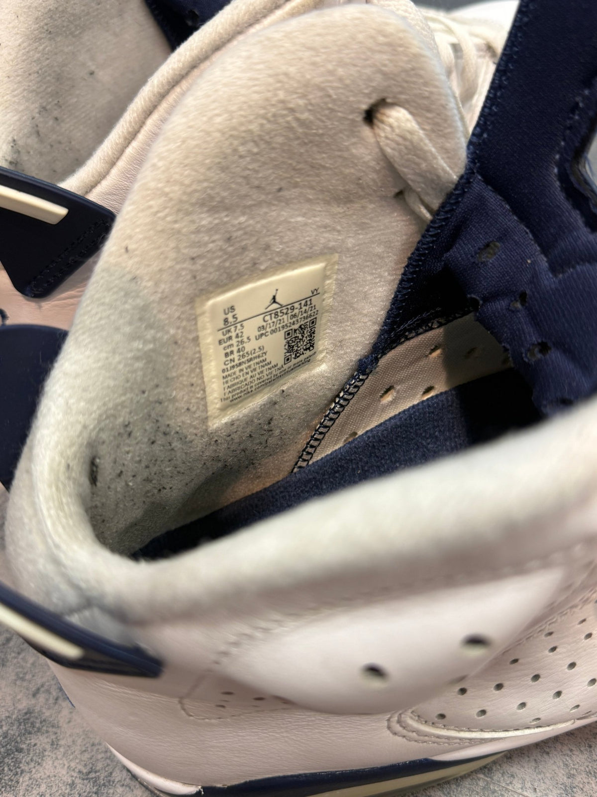 Jordan 6 "Midnight Navy" Size 8.5 Preowned - Hype World