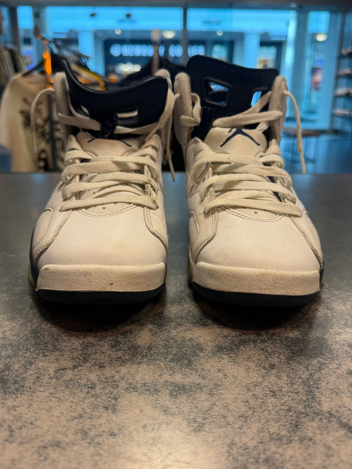 Jordan 6 "Midnight Navy" Size 8.5 Preowned - Hype World