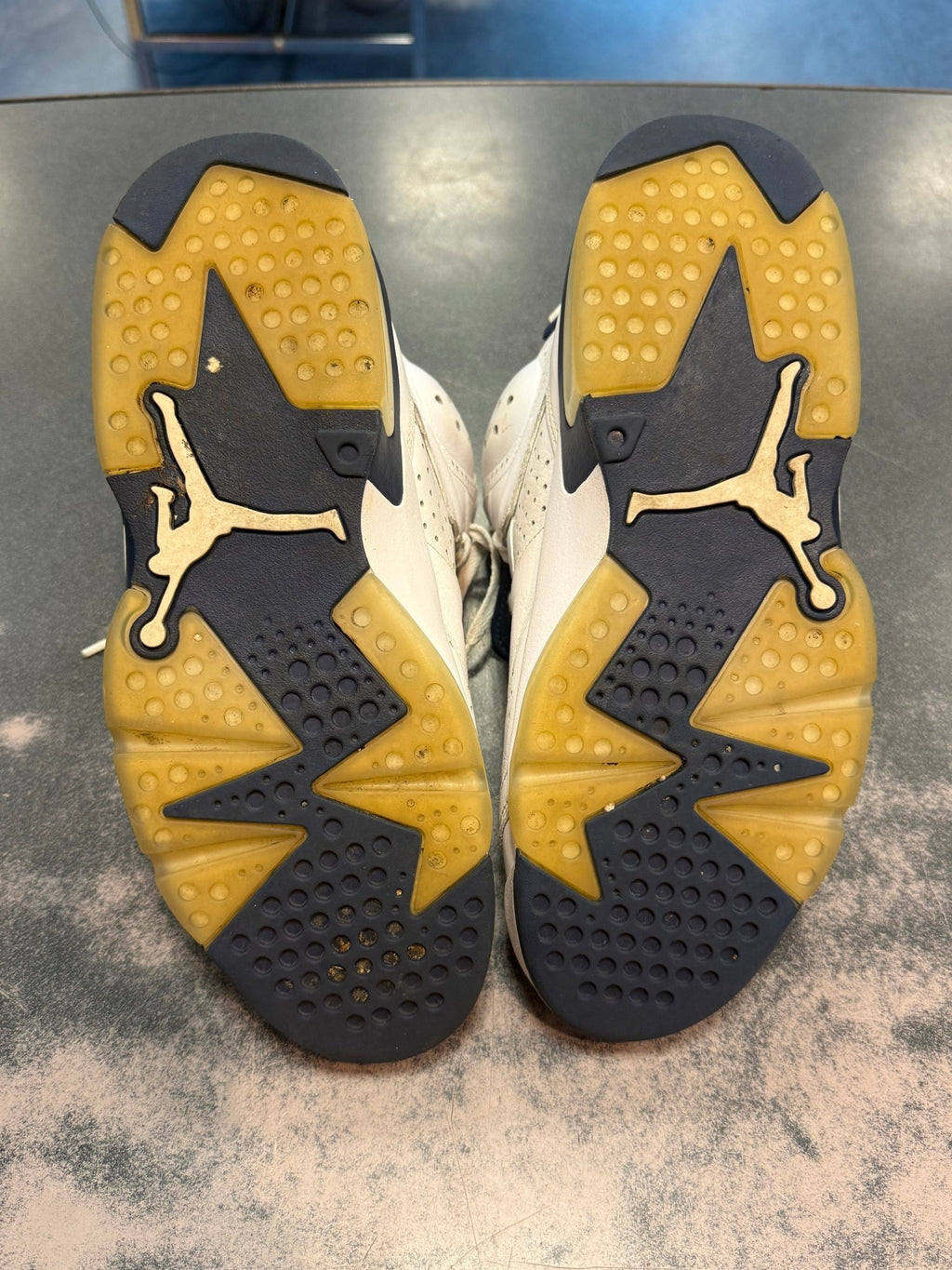 Jordan 6 "Midnight Navy" Size 8.5 Preowned - Hype World