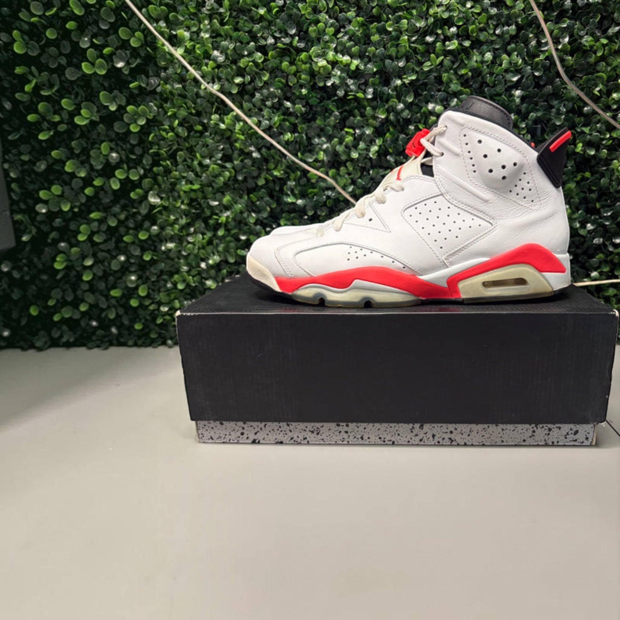 Jordan 6 Retro "Infrared White" Size 10 Preowned - Hype World