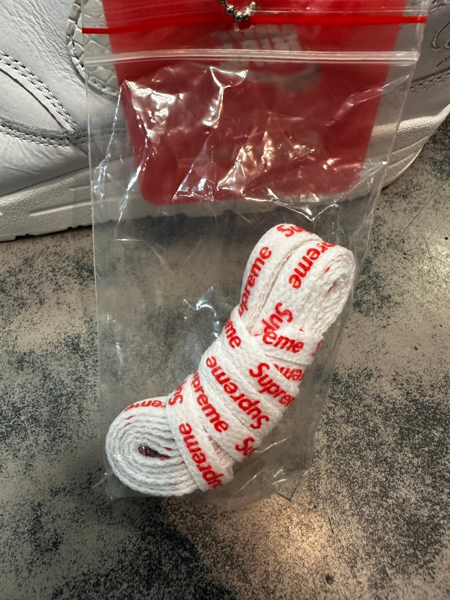 Nike Air Max 1 '87 SP Supreme Triple White Size 9 Preowned - Hype World