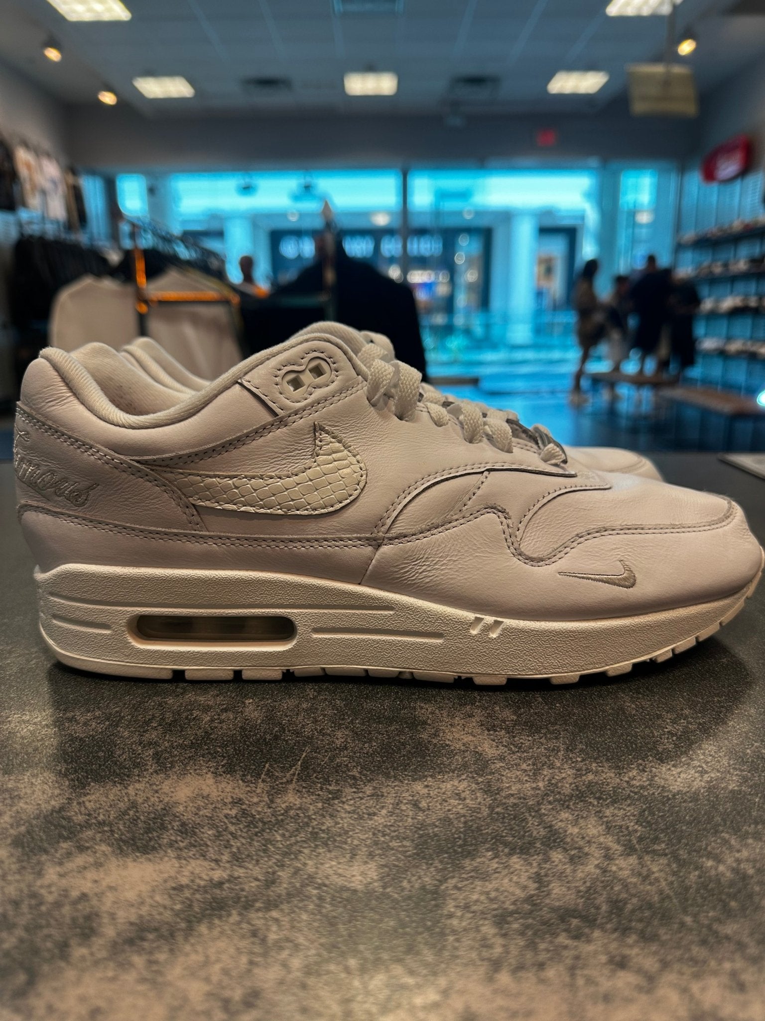 Nike Air Max 1 '87 SP Supreme Triple White Size 9 Preowned - Hype World