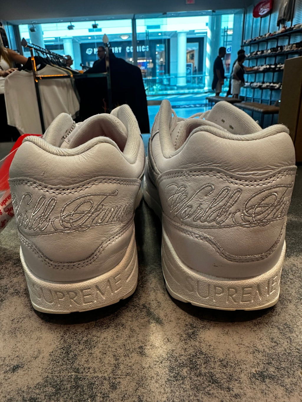Nike Air Max 1 '87 SP Supreme Triple White Size 9 Preowned - Hype World