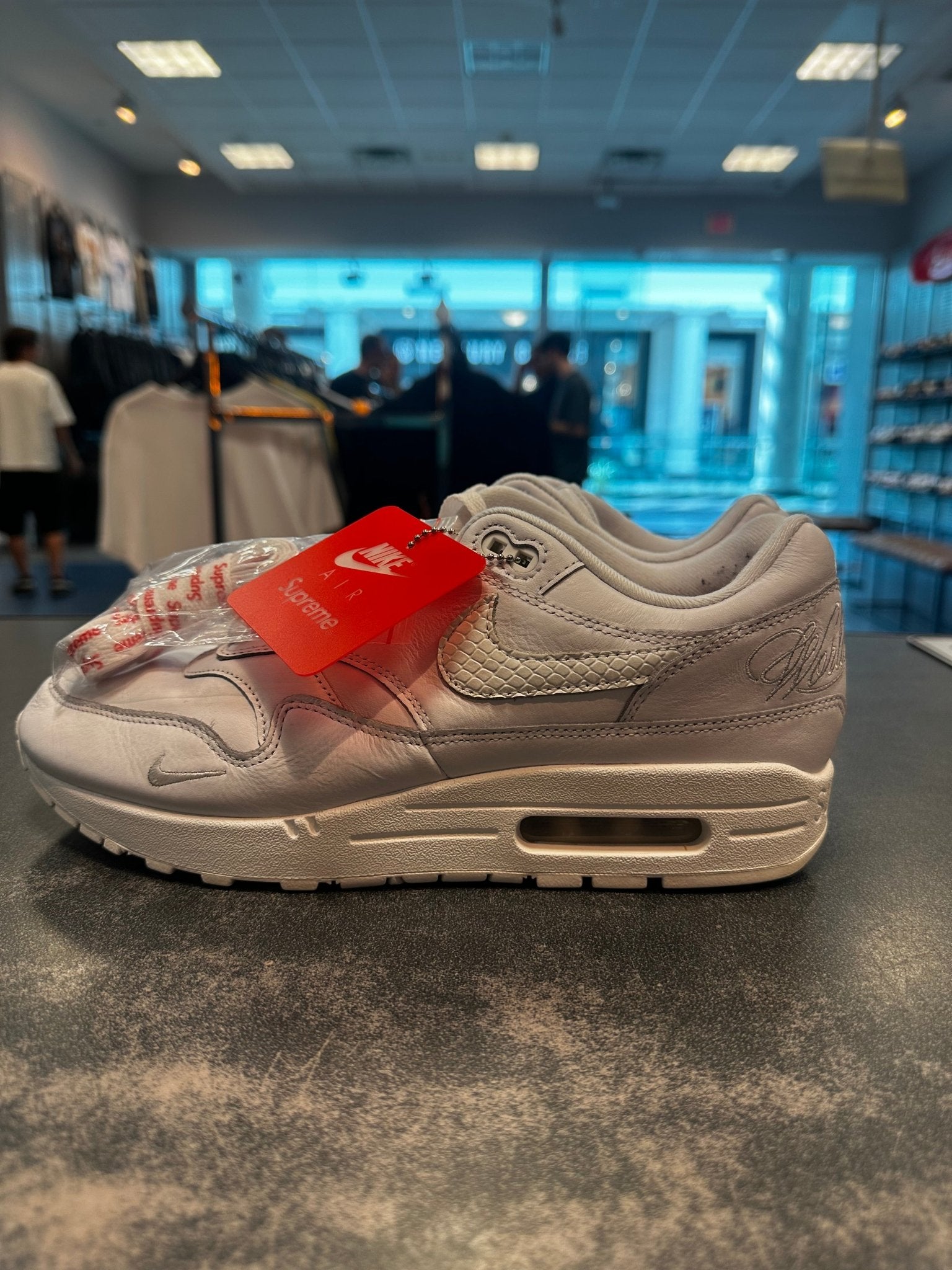 Nike Air Max 1 '87 SP Supreme Triple White Size 9 Preowned - Hype World