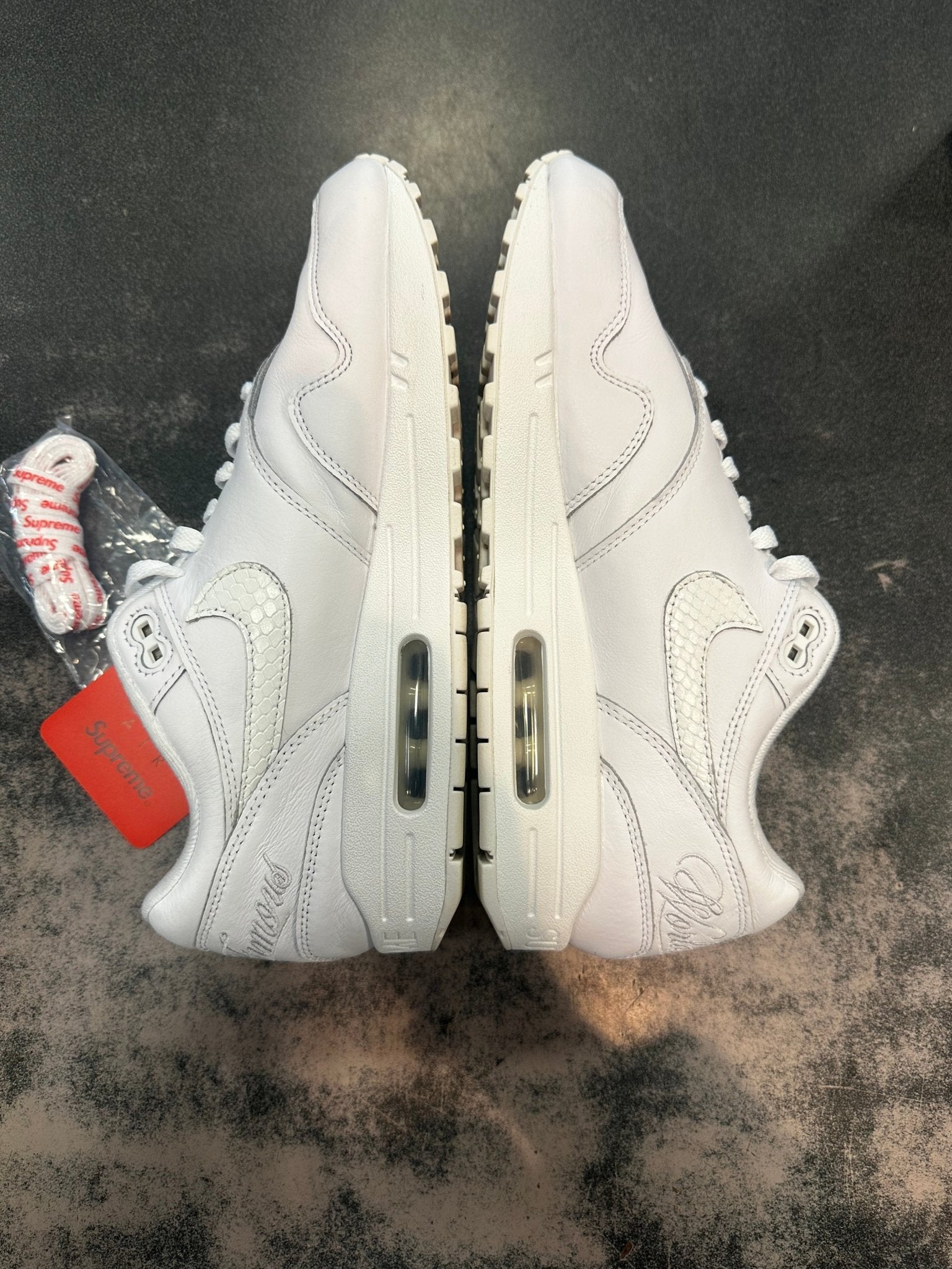 Nike Air Max 1 '87 SP Supreme Triple White Size 9 Preowned - Hype World