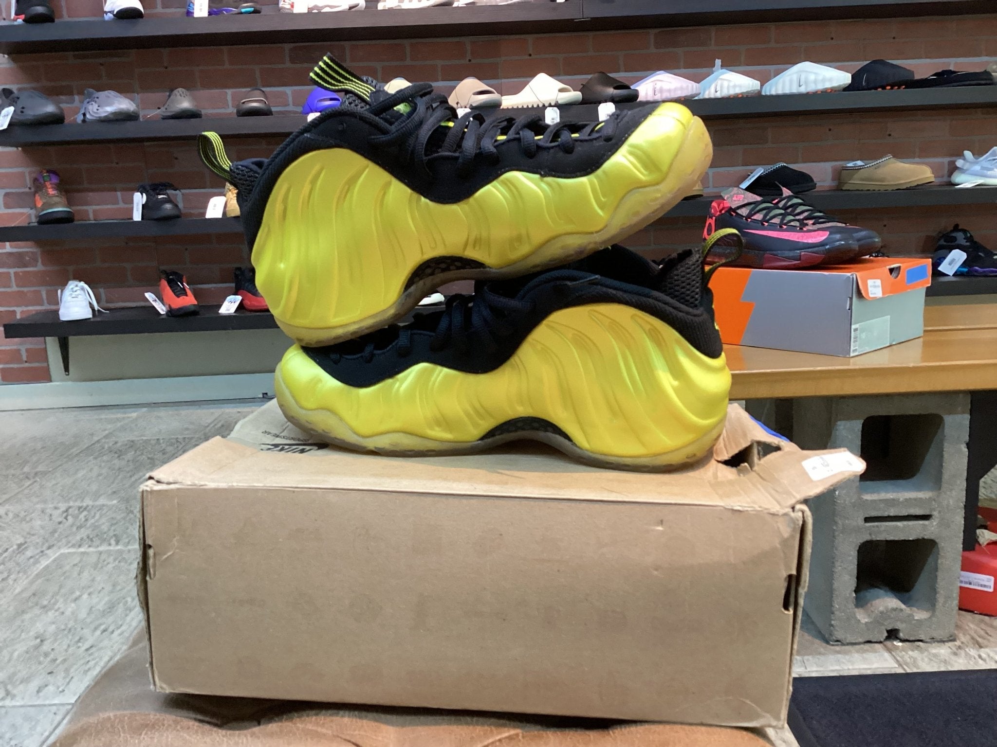 Nike FoamPosite “Electrolime” Size 10 Preowned with box - Hype World