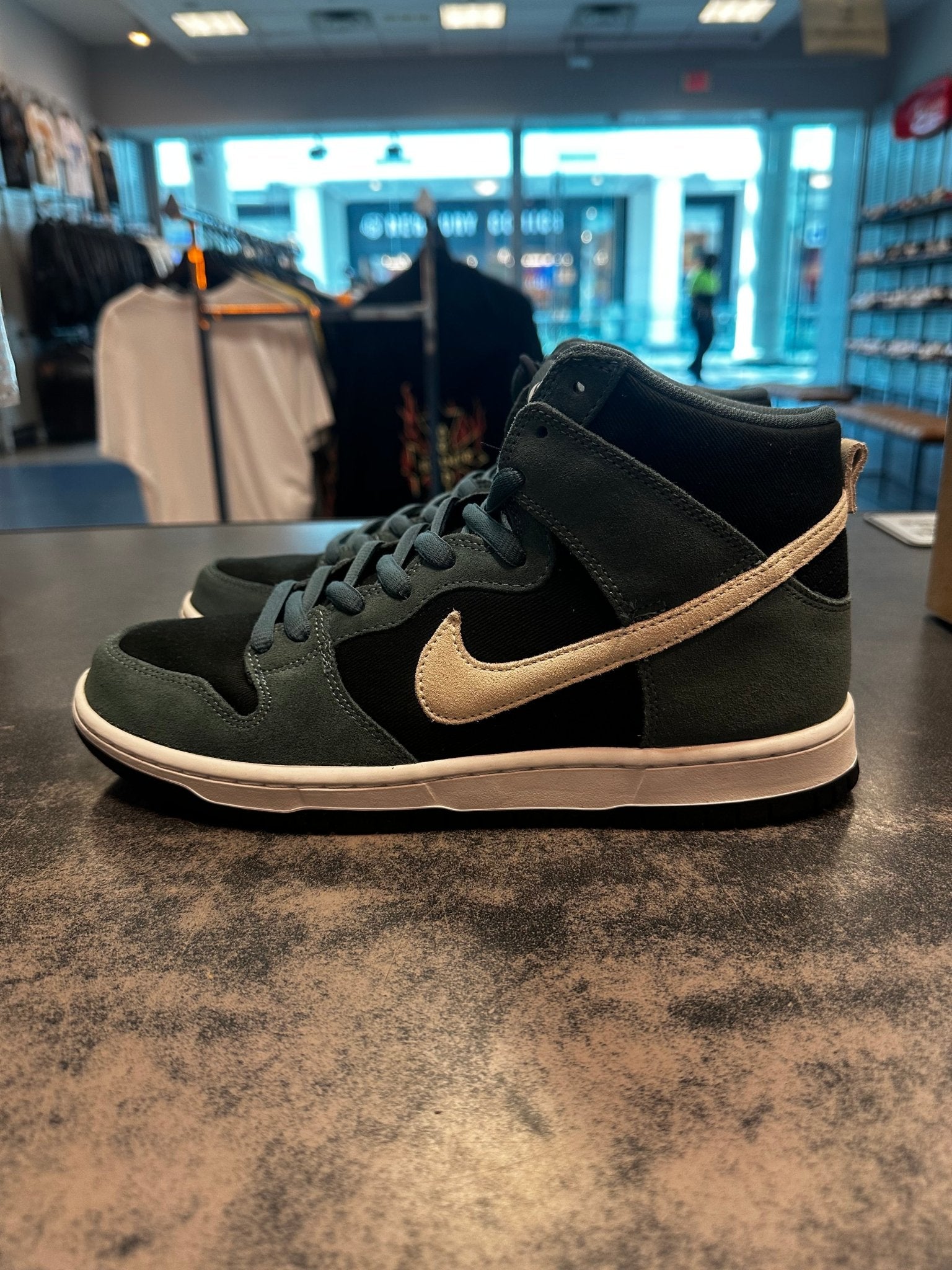 Nike SB Dunk High Pro "Mineral Slate Suede" Preowned Size 9.5 - Hype World
