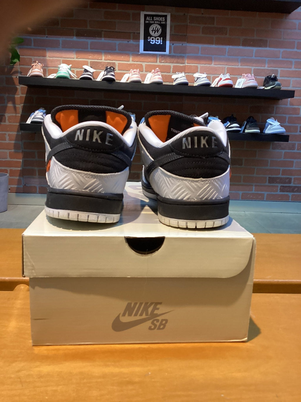 Nike SB Dunk Low (Tightbooth) Preowned - Hype World