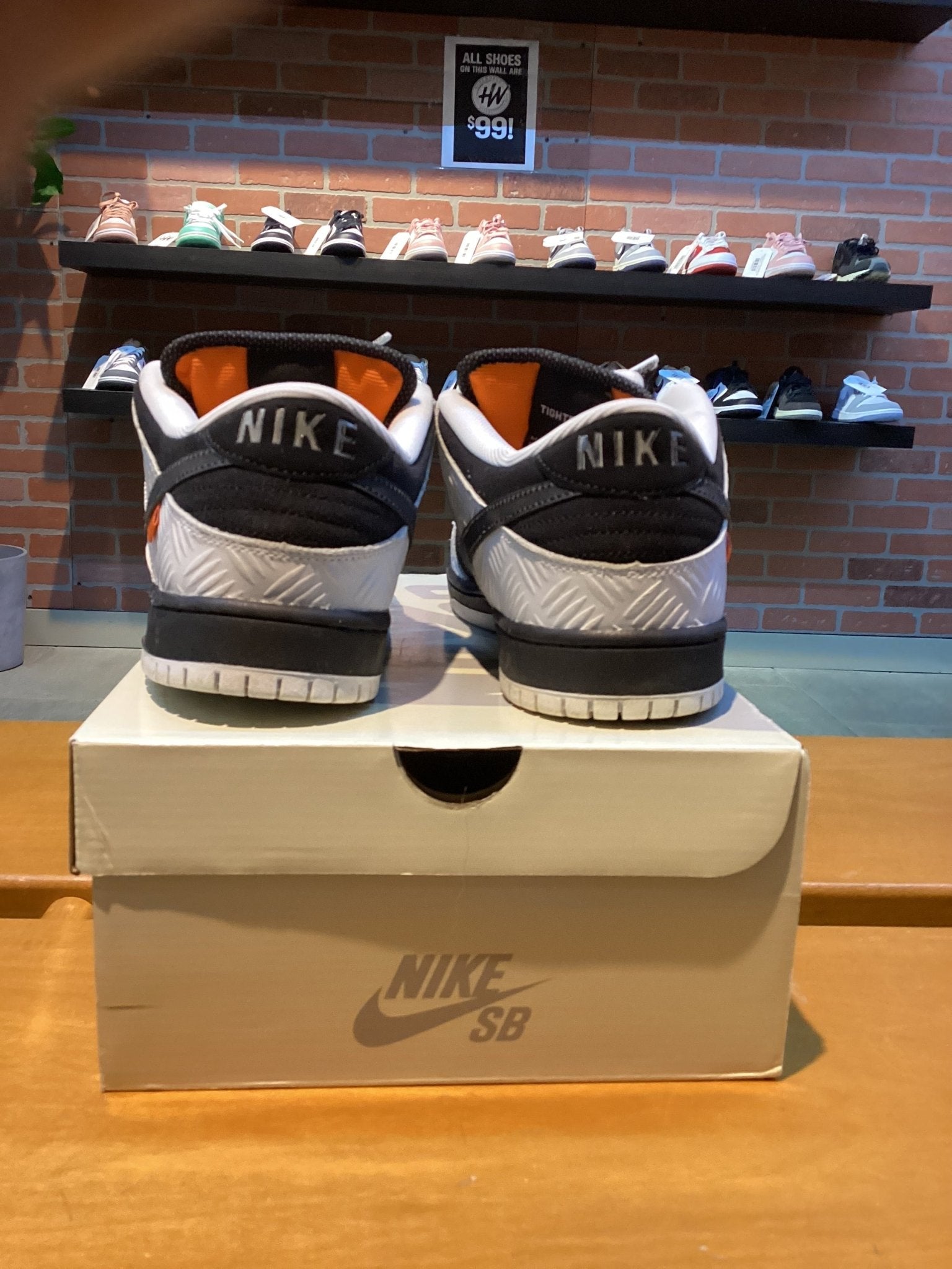 Nike SB Dunk Low (Tightbooth) Preowned - Hype World