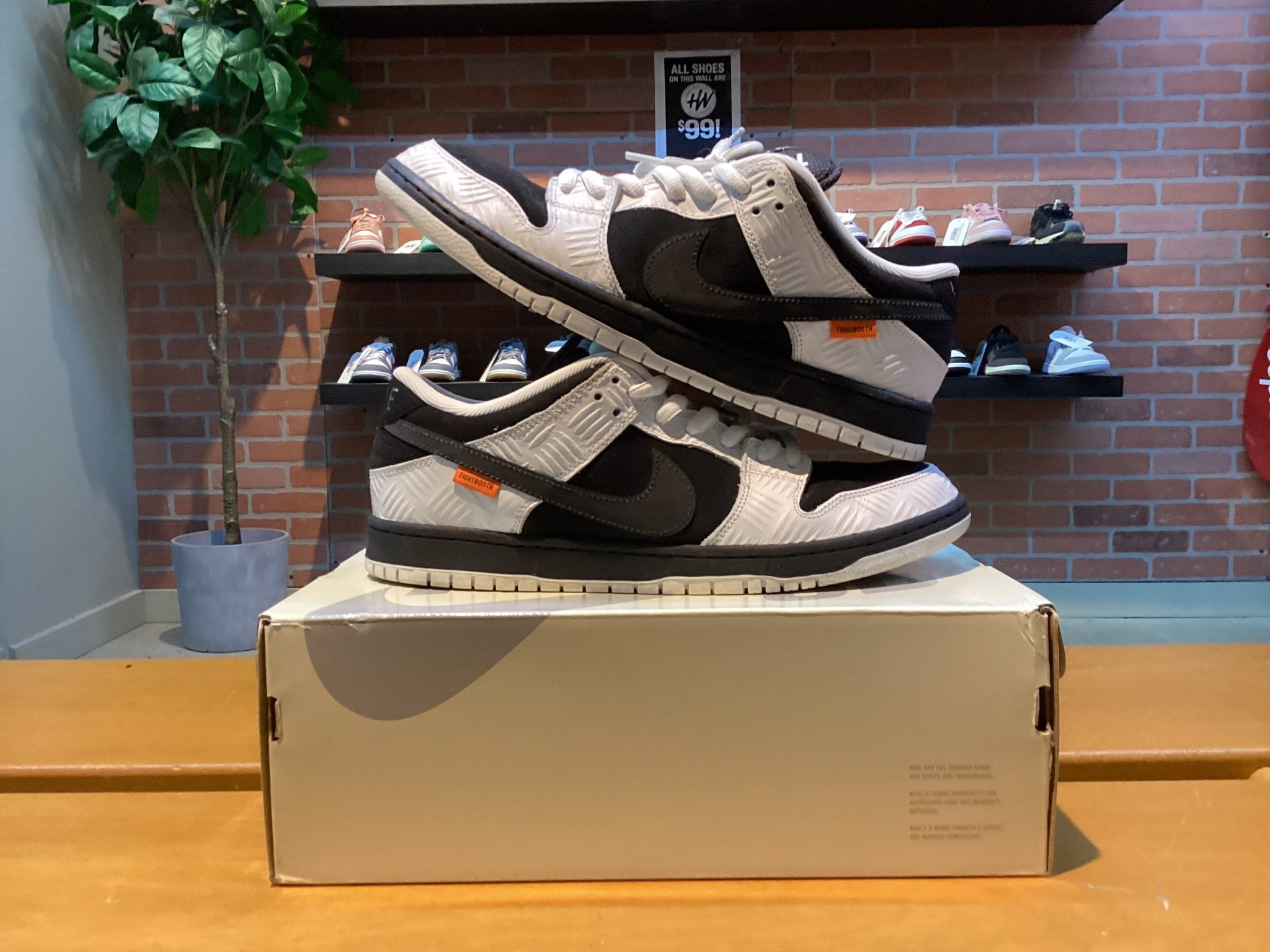 Nike SB Dunk Low (Tightbooth) Preowned - Hype World