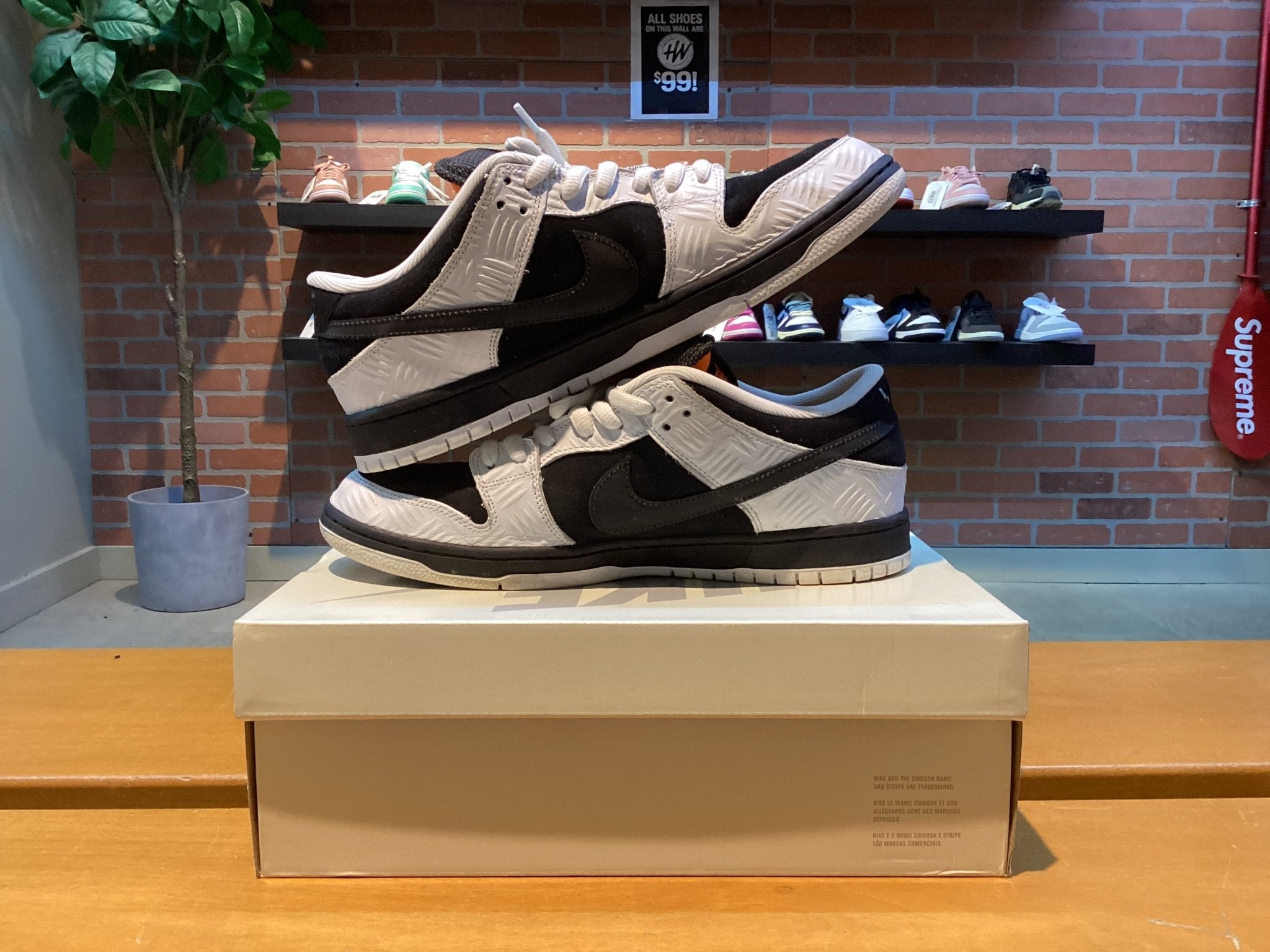 Nike SB Dunk Low (Tightbooth) Preowned - Hype World