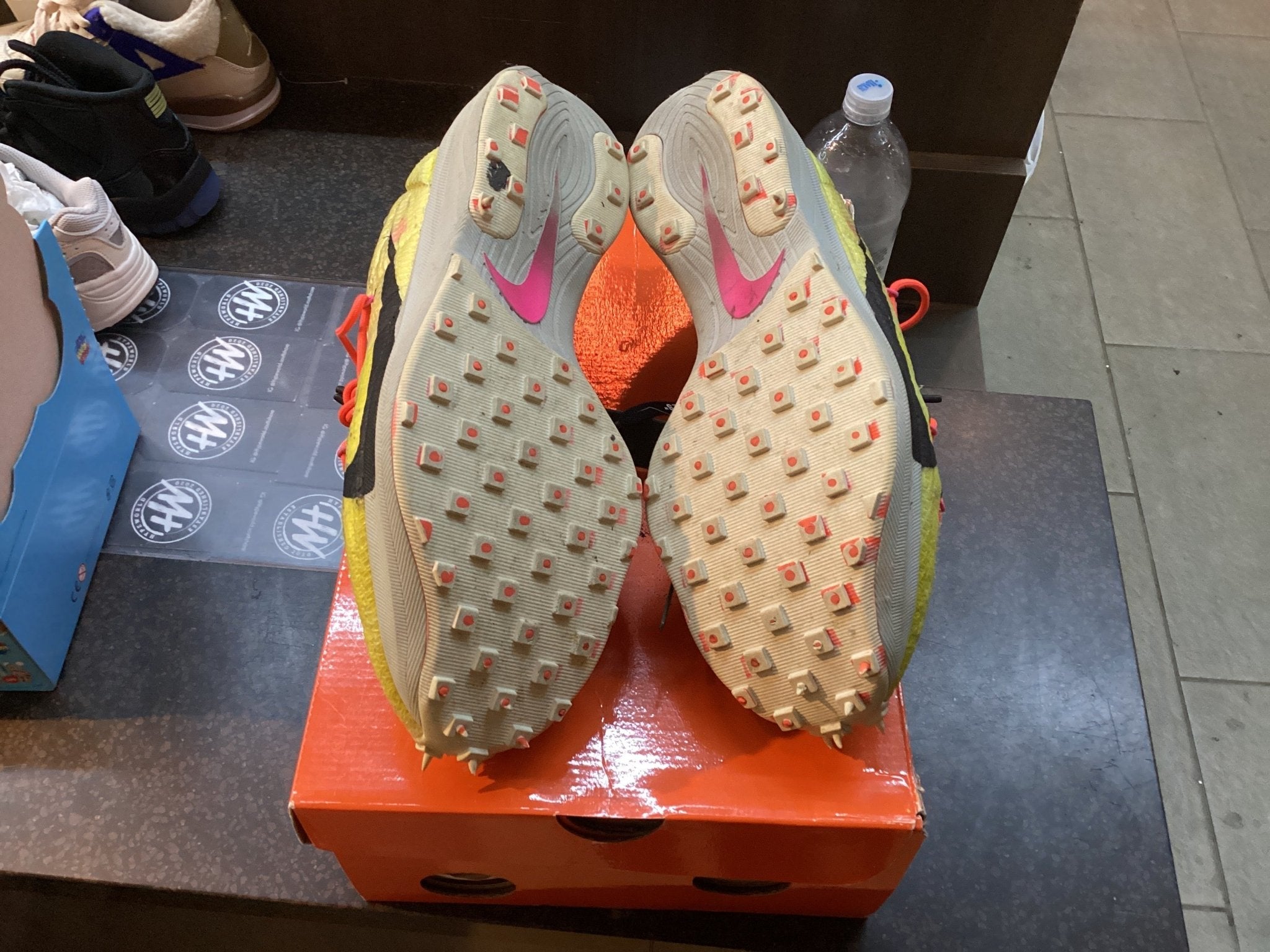 Nike Vapor Street Off-White Tour Yellow (Women’s) 12W/10.5M - Hype World