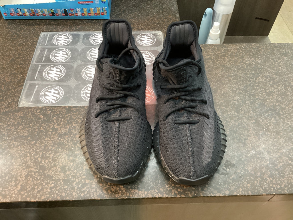 Yeezy 350 “Onyx” Preowned Size 8 No Box - Hype World