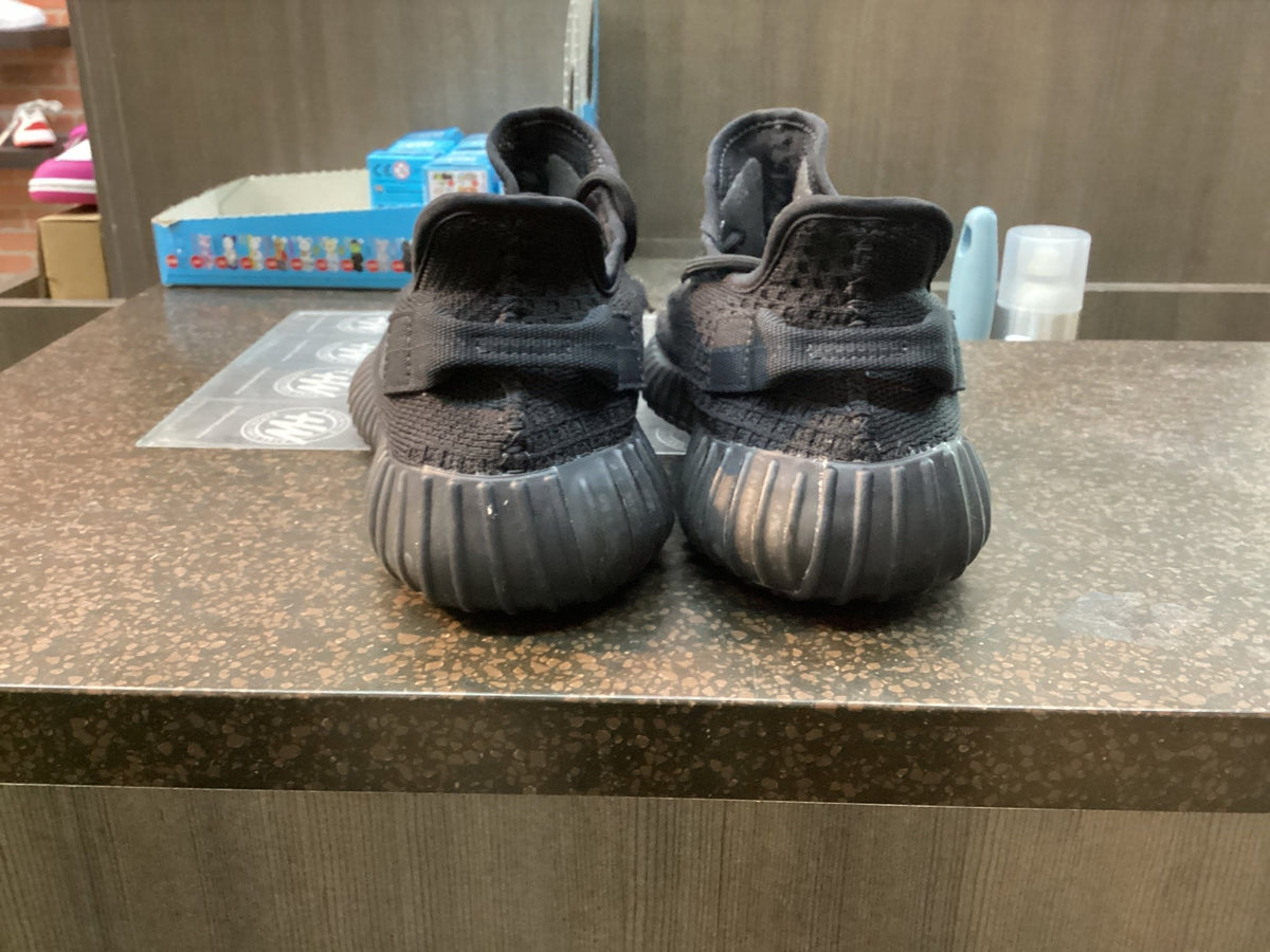Yeezy 350 “Onyx” Preowned Size 8 No Box - Hype World