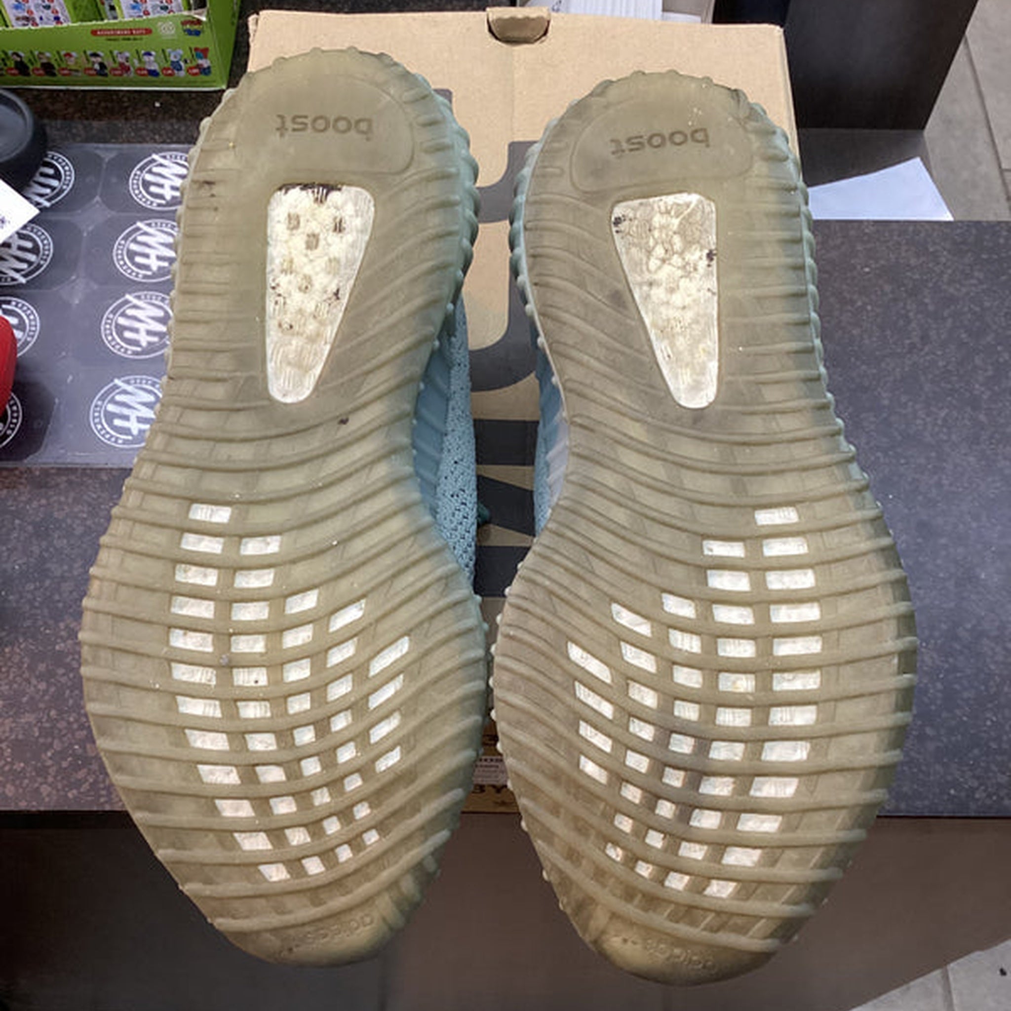 Yeezy 350 v2 “Salt” Size 9 Preowned - Hype World